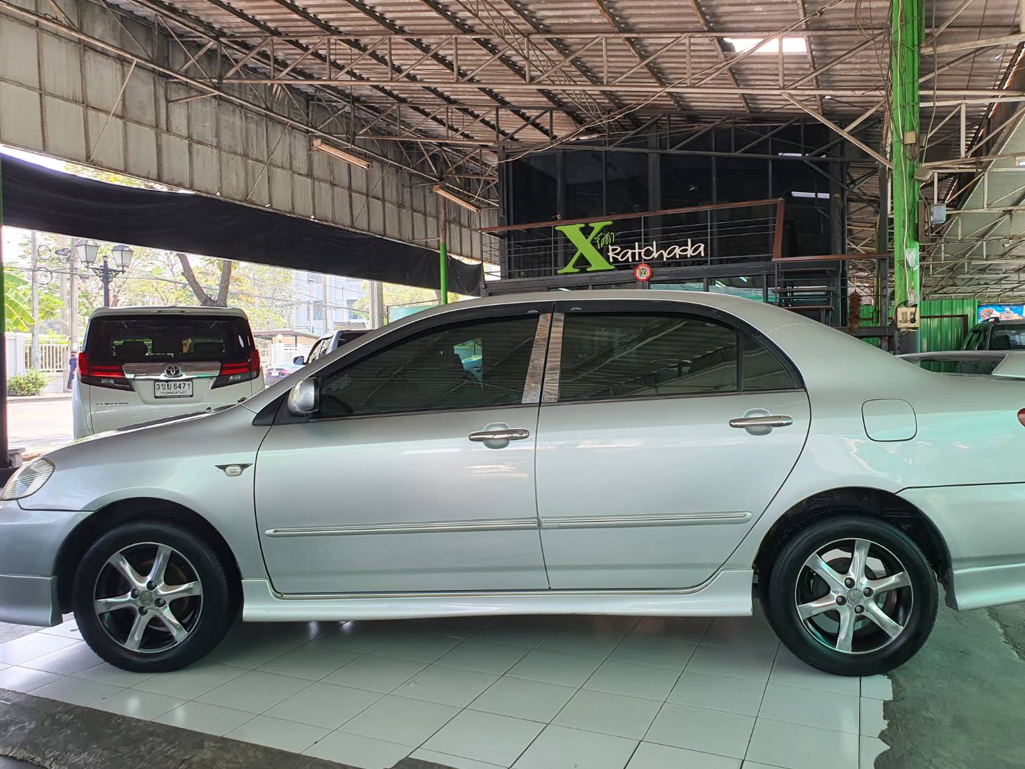 Toyota Corolla Altis 1.6E ปี 2002 สีบรอนซ์เงิน เกียร์ธรรมดา มือ1