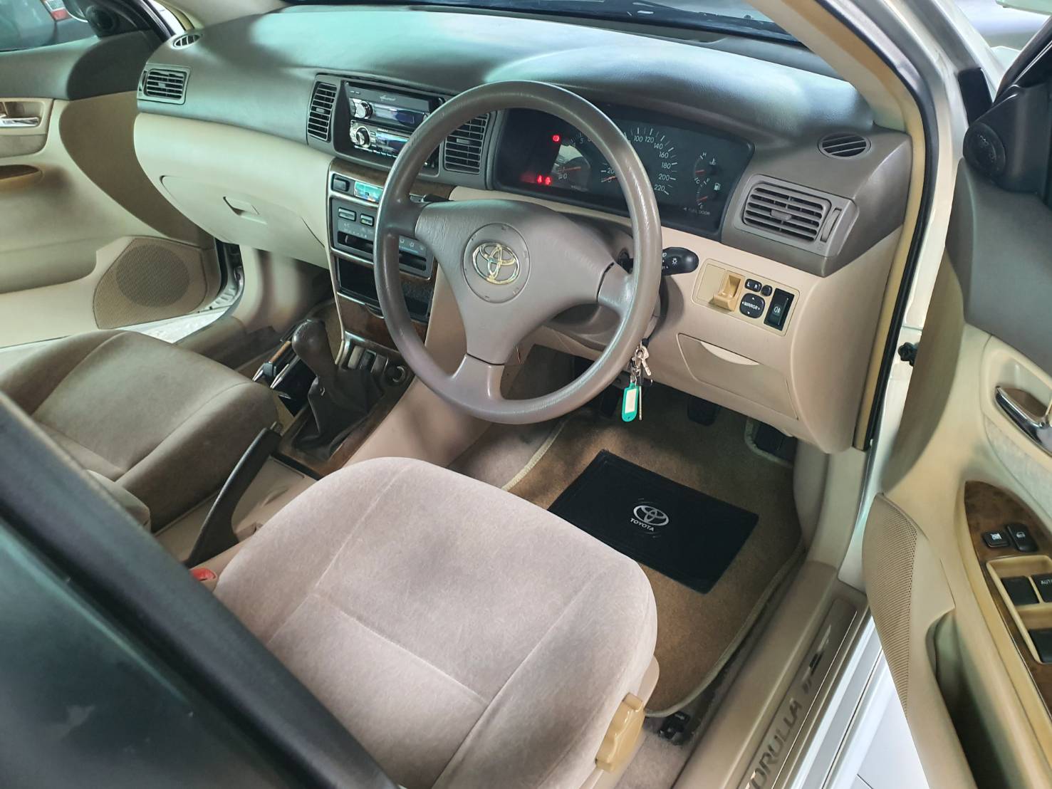 Toyota Corolla Altis 1.6E ปี 2002 สีบรอนซ์เงิน เกียร์ธรรมดา มือ1