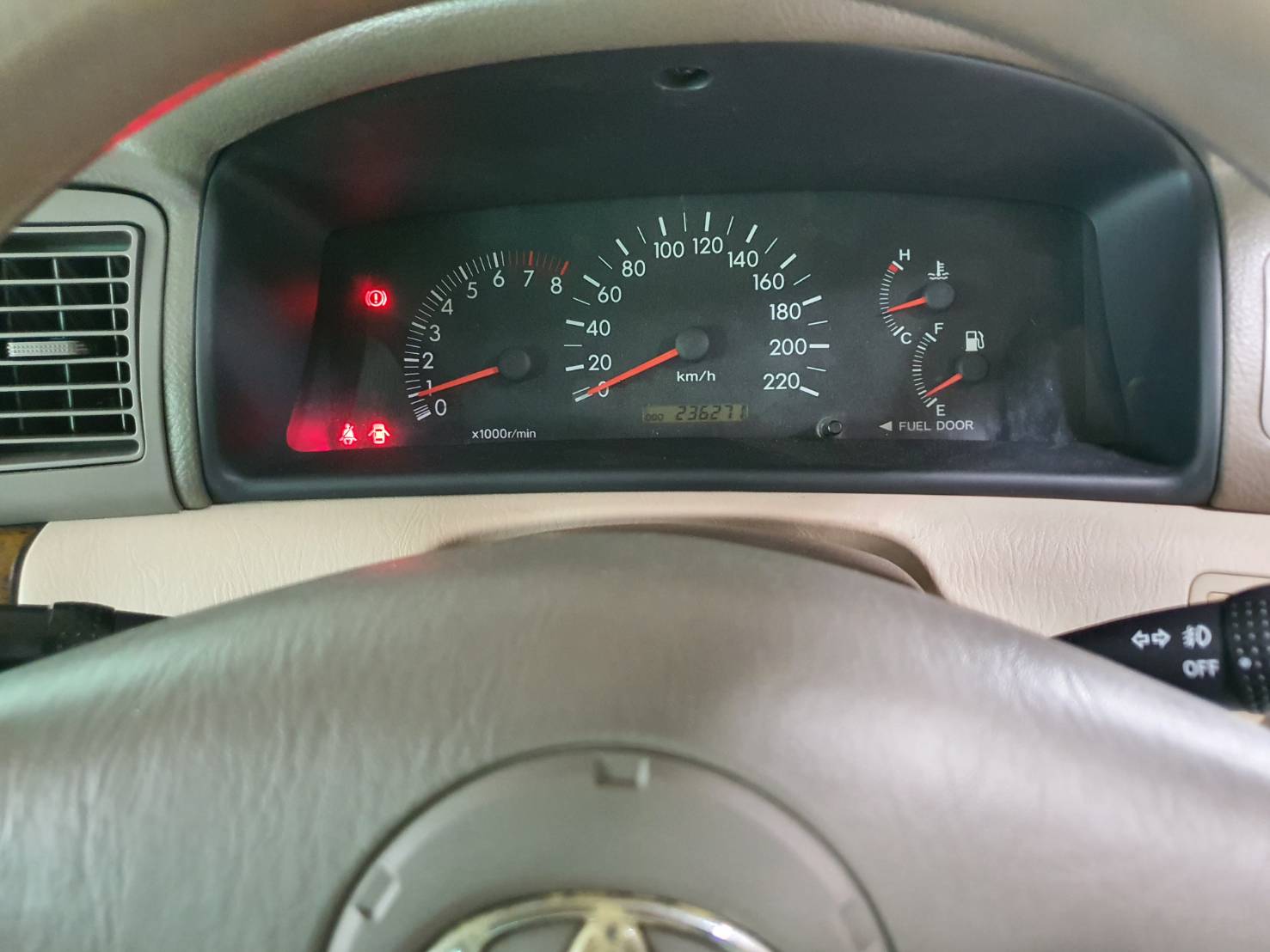Toyota Corolla Altis 1.6E ปี 2002 สีบรอนซ์เงิน เกียร์ธรรมดา มือ1