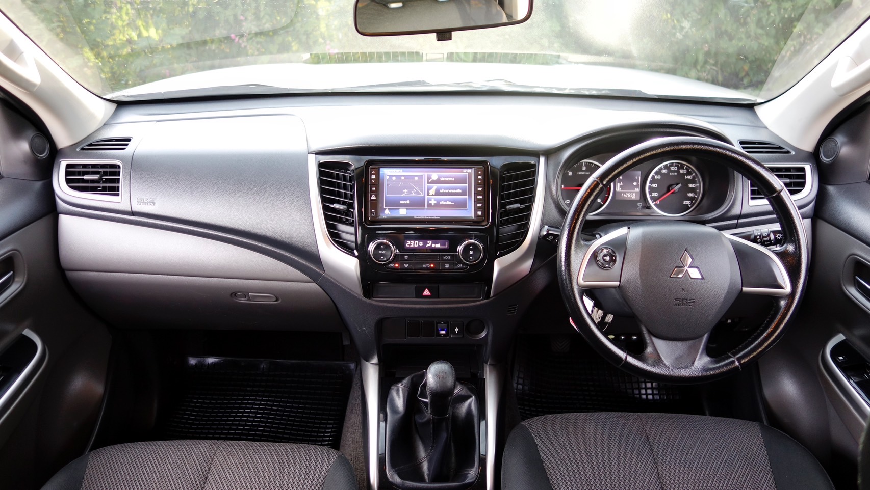 Mitsubishi Triton2.4 GLS Plus Mega cab ปี 2015 สีบรอนซ์เงิน