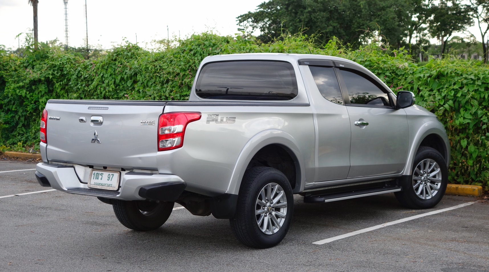 Mitsubishi Triton2.4 GLS Plus Mega cab ปี 2015 สีบรอนซ์เงิน