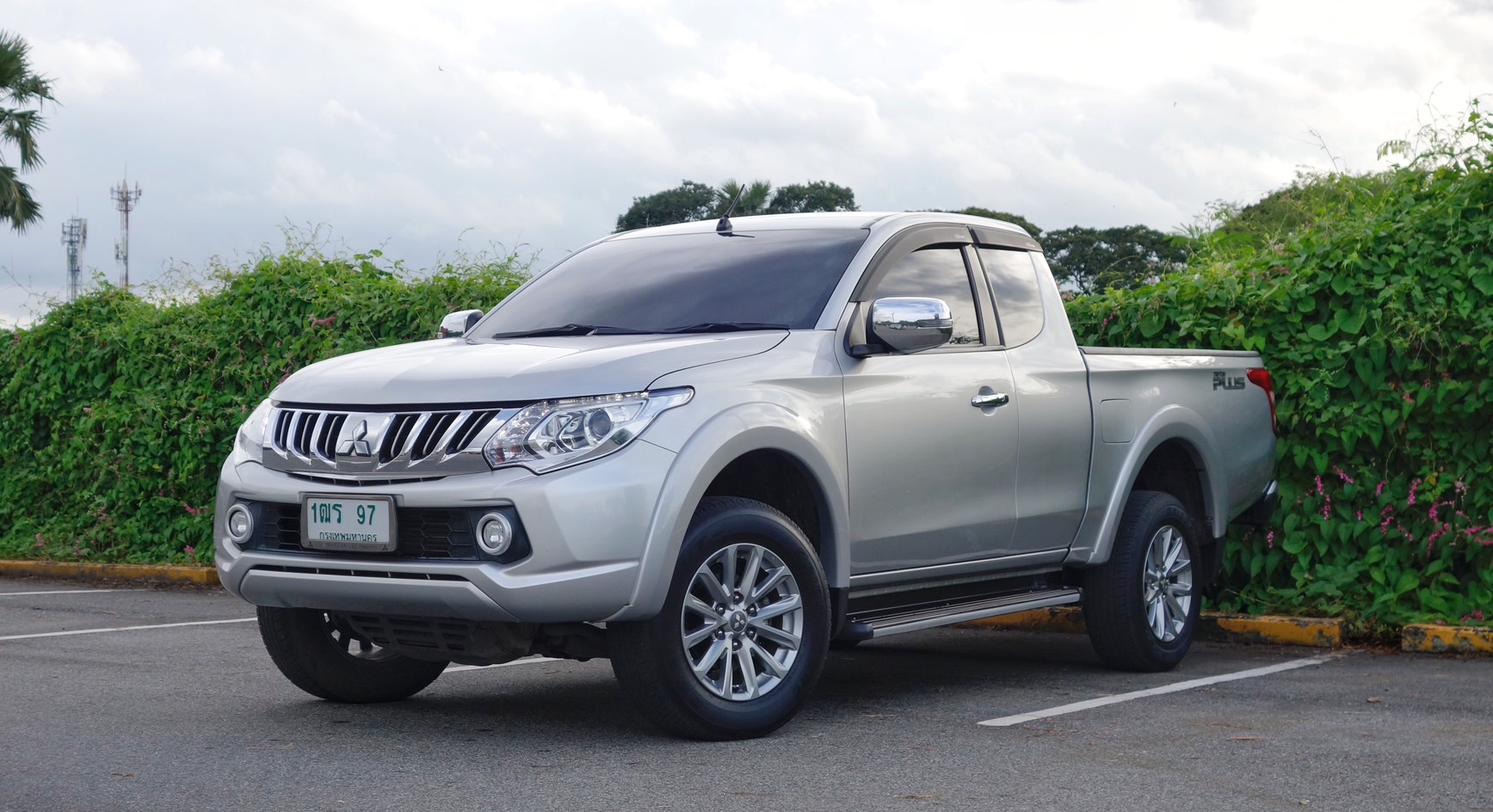 Mitsubishi Triton2.4 GLS Plus Mega cab ปี 2015 สีบรอนซ์เงิน