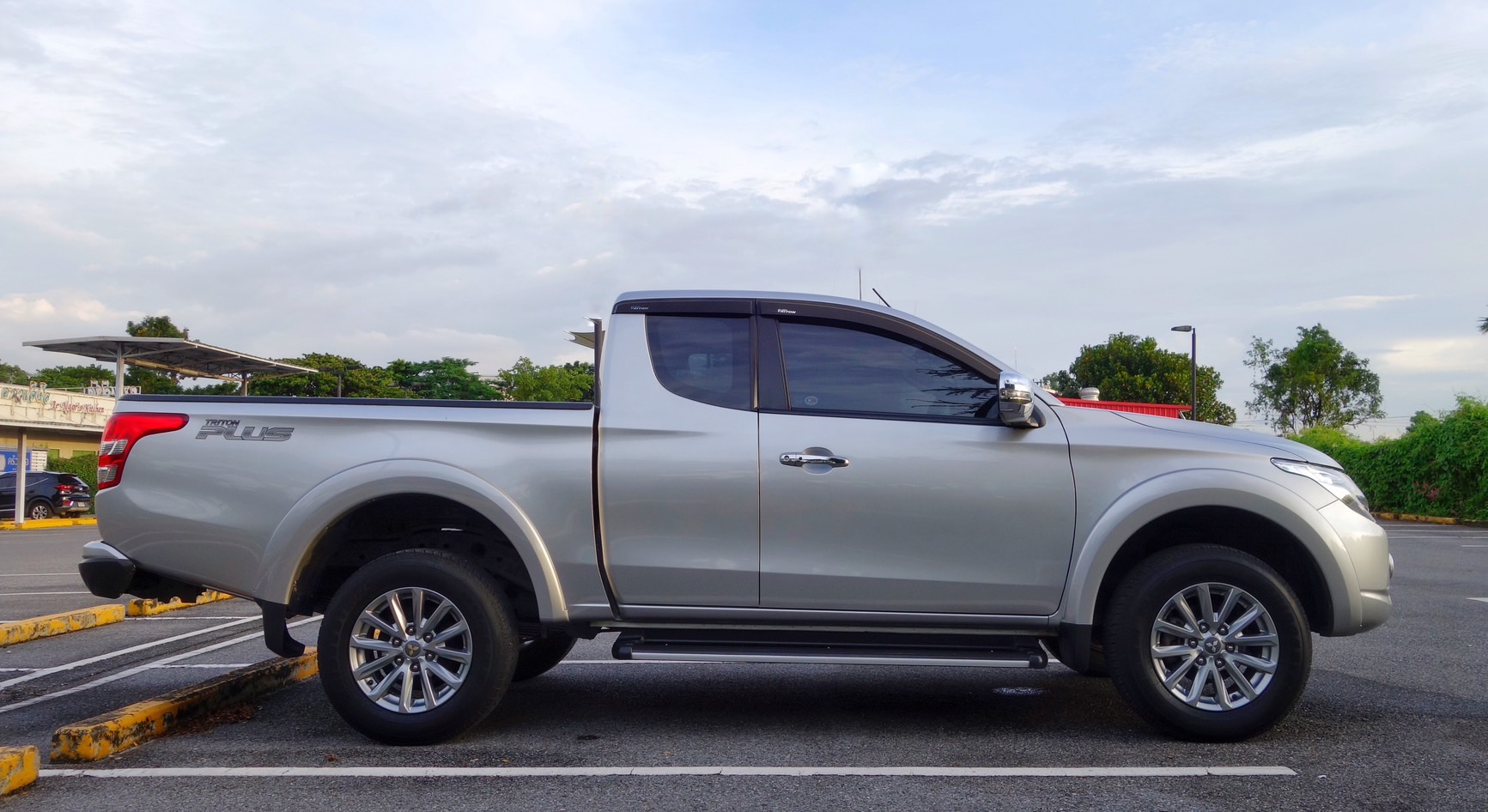 Mitsubishi Triton2.4 GLS Plus Mega cab ปี 2015 สีบรอนซ์เงิน