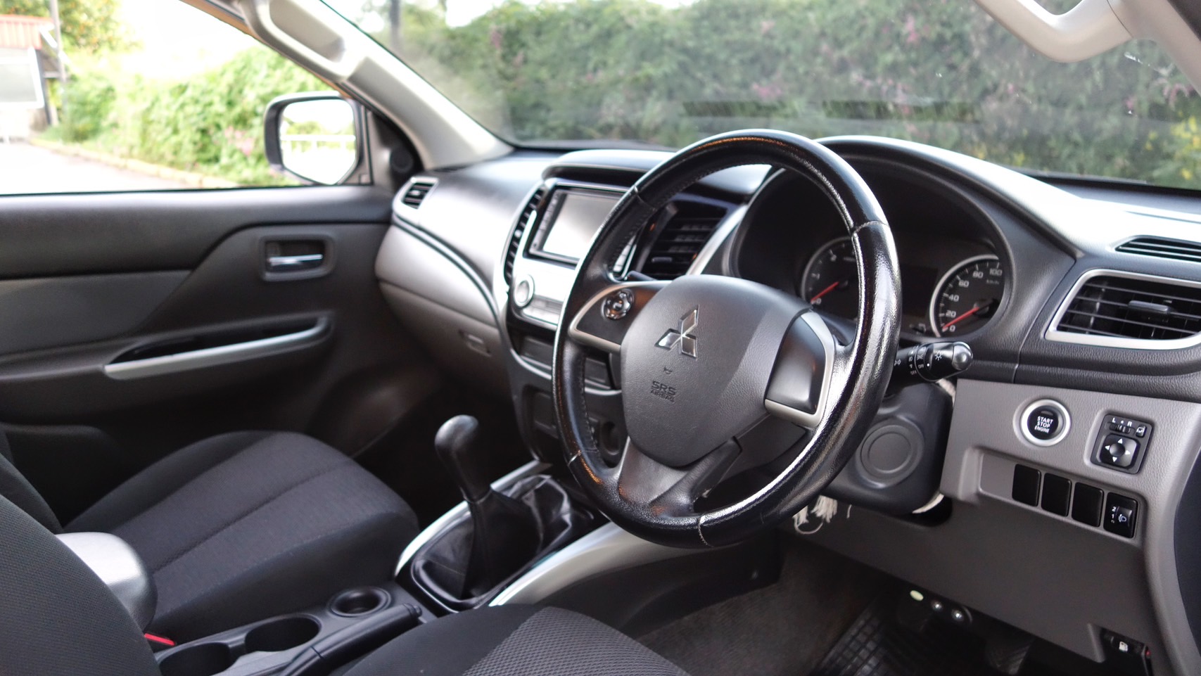 Mitsubishi Triton2.4 GLS Plus Mega cab ปี 2015 สีบรอนซ์เงิน