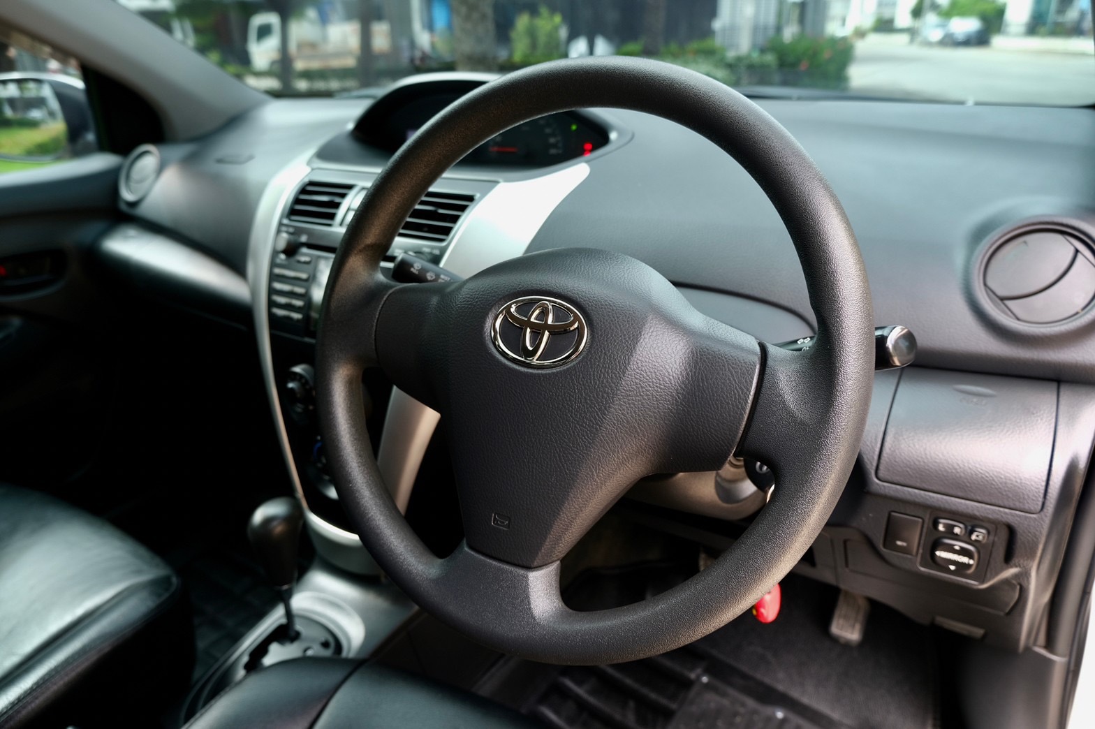 Toyota vios 1.5E ออโต้ เบนซิน ปี2010 สีขาว ฟรีดาวน์ (รูปที่ 16)