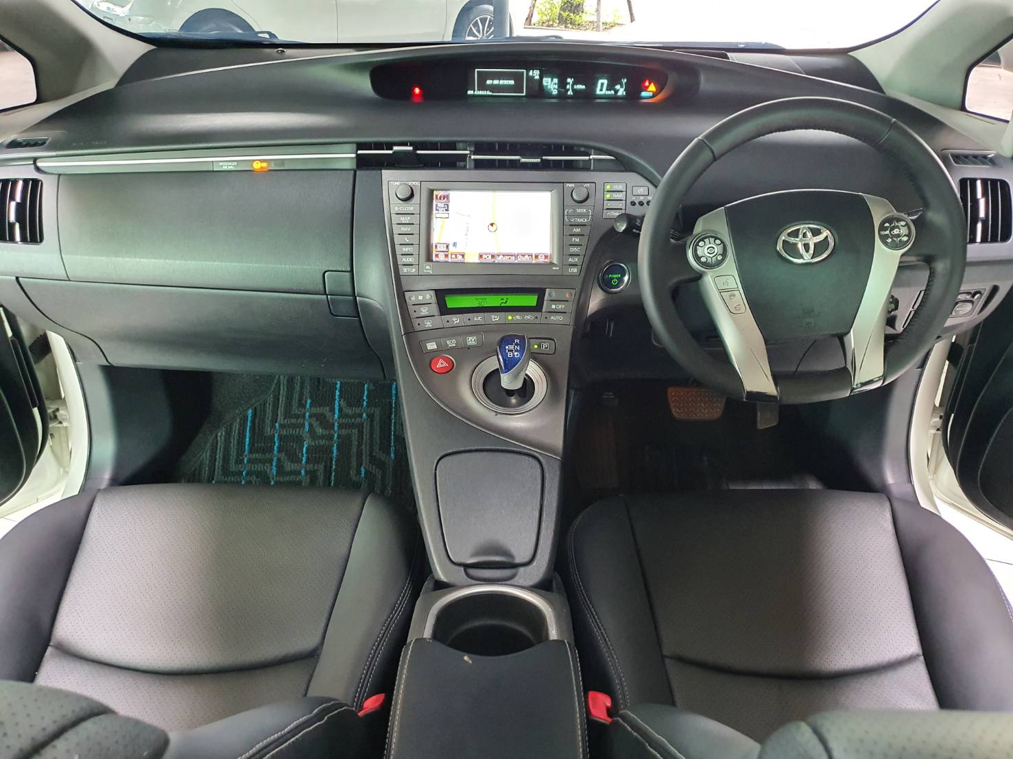 Toyota Prius 1.8 ปี2012 สีขาว รุ่นTop+sunroof มือ1