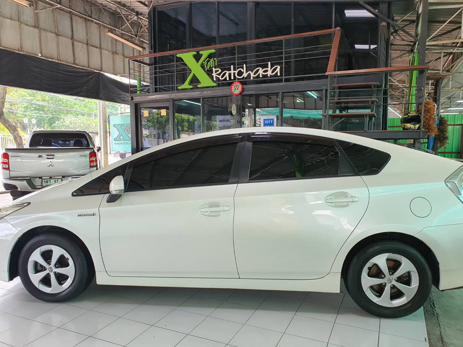 Toyota Prius 1.8 ปี2012 สีขาว รุ่นTop+sunroof มือ1