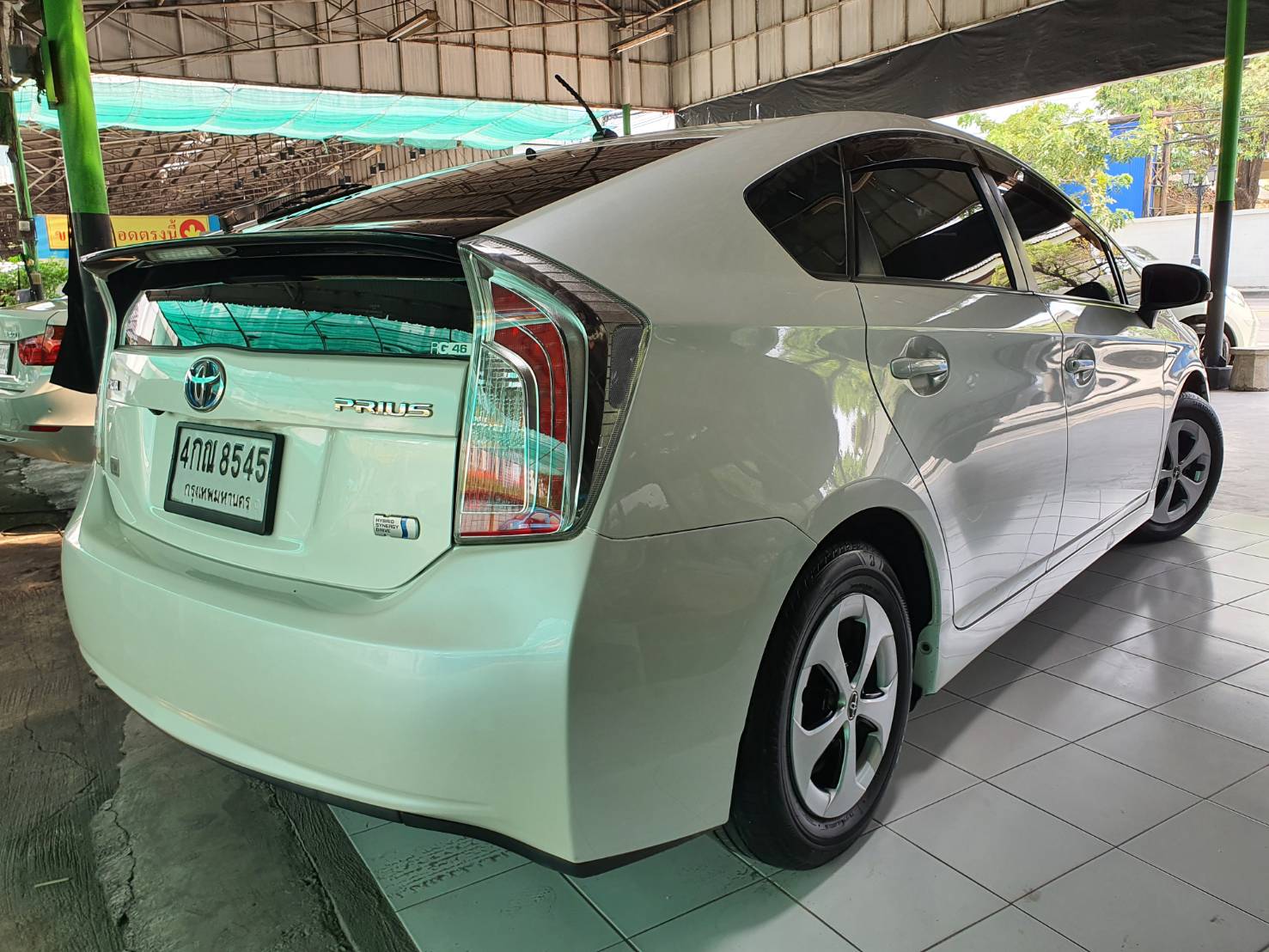 Toyota Prius 1.8 ปี2012 สีขาว รุ่นTop+sunroof มือ1