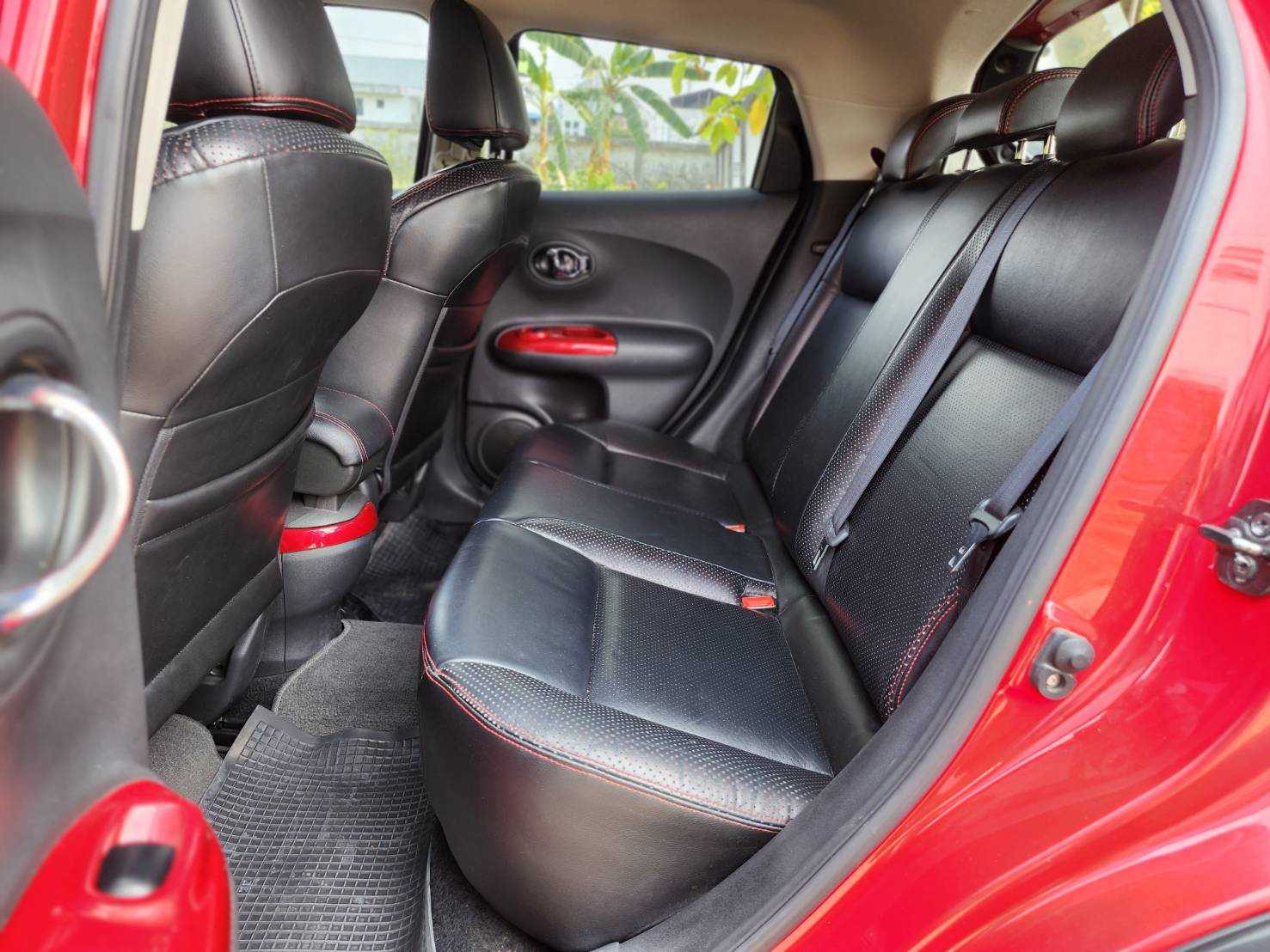 NISSAN JUKE 1.6V TOPสุด ปี14 ไมล์ 72,000โล ราคา 319,000บาท รถบ้าน