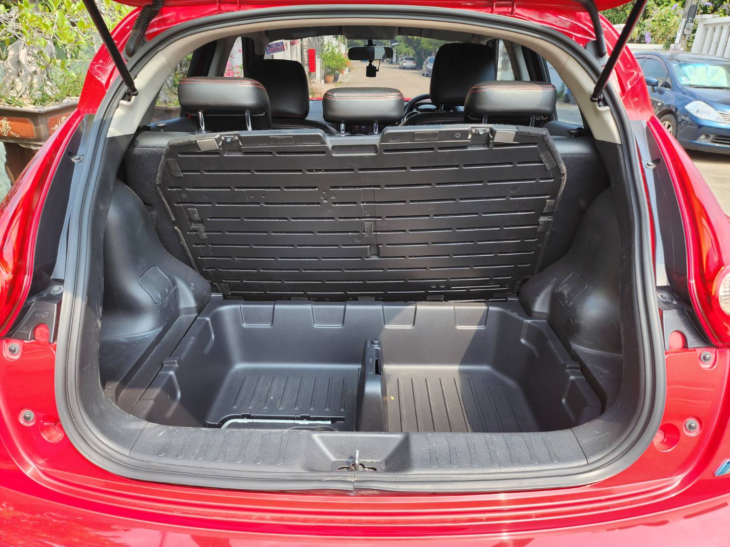 NISSAN JUKE 1.6V TOPสุด ปี14 ไมล์ 72,000โล ราคา 319,000บาท รถบ้าน