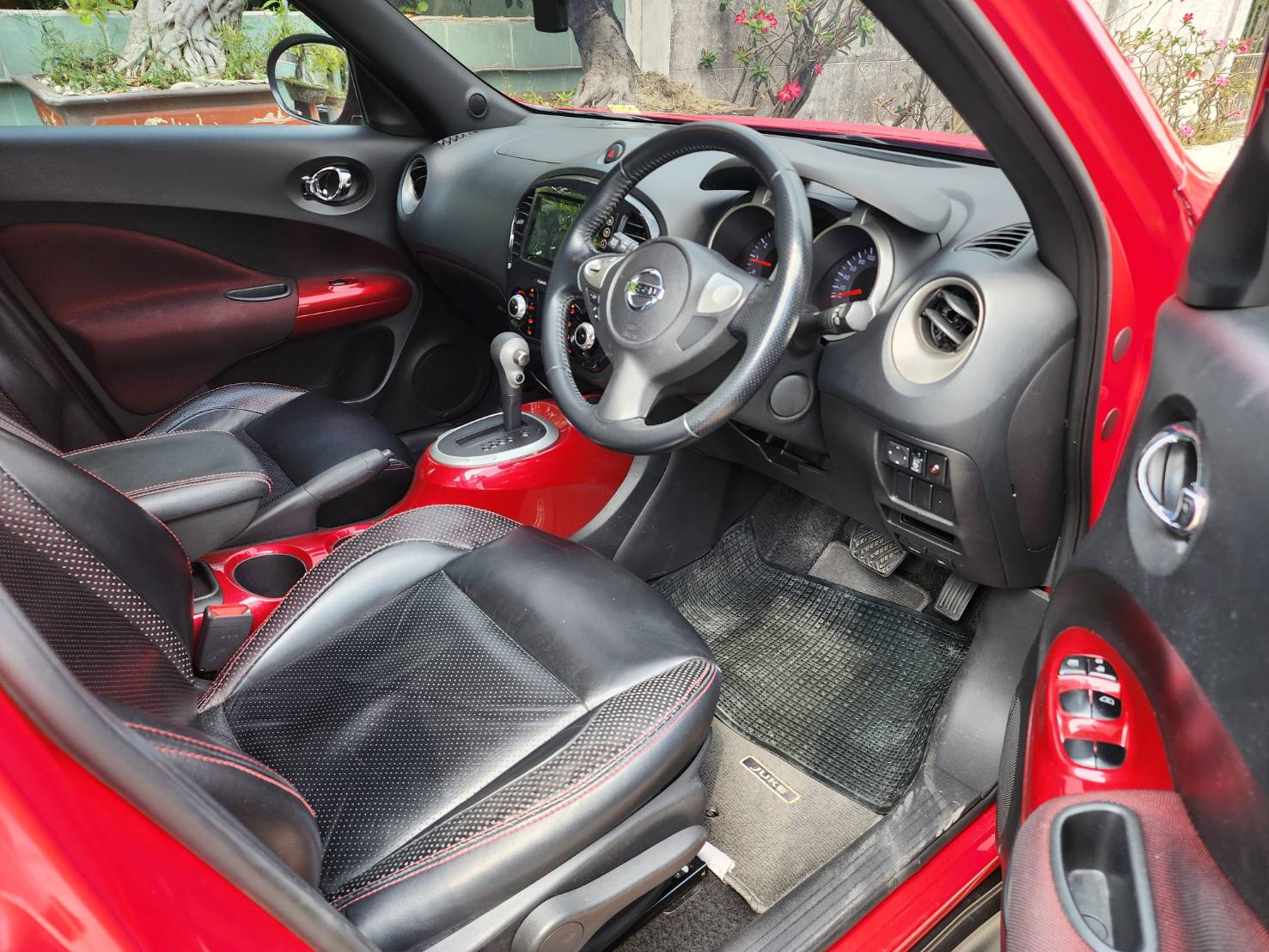 NISSAN JUKE 1.6V TOPสุด ปี14 ไมล์ 72,000โล ราคา 319,000บาท รถบ้าน