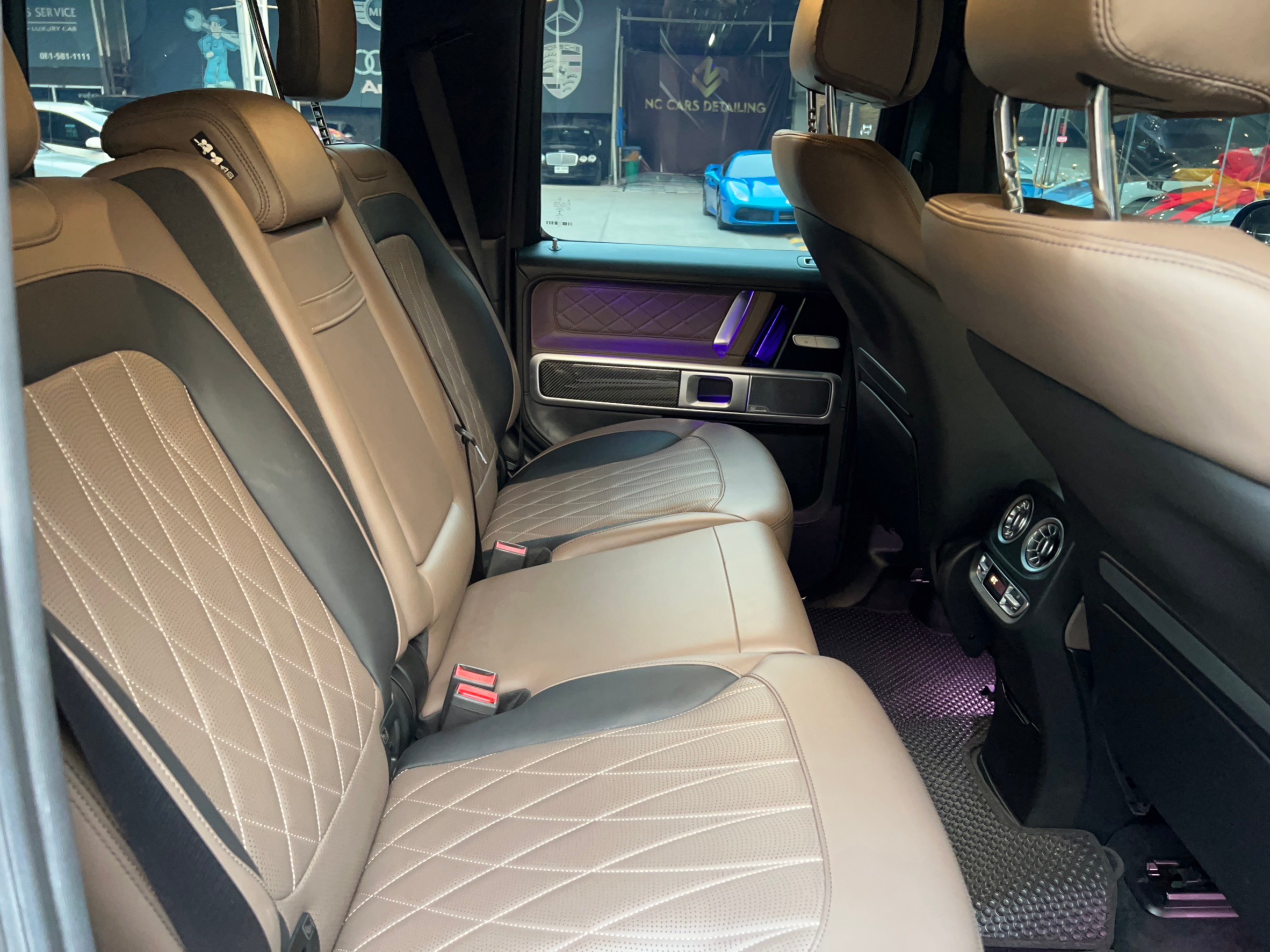 2022 Mercedes-Benz G-Class W463 สีดำ (รูปที่ 23)