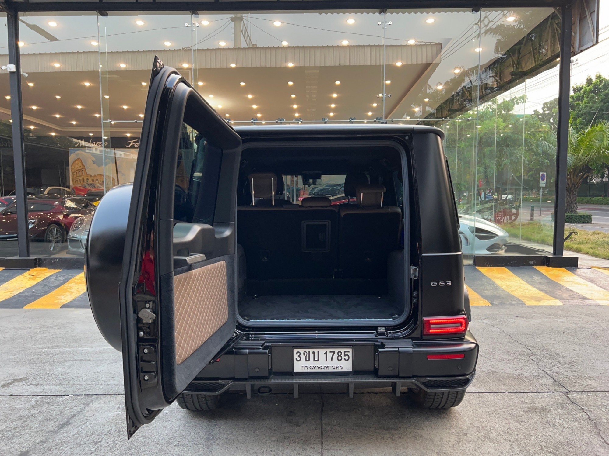 2022 Mercedes-Benz G-Class W463 สีดำ (รูปที่ 21)