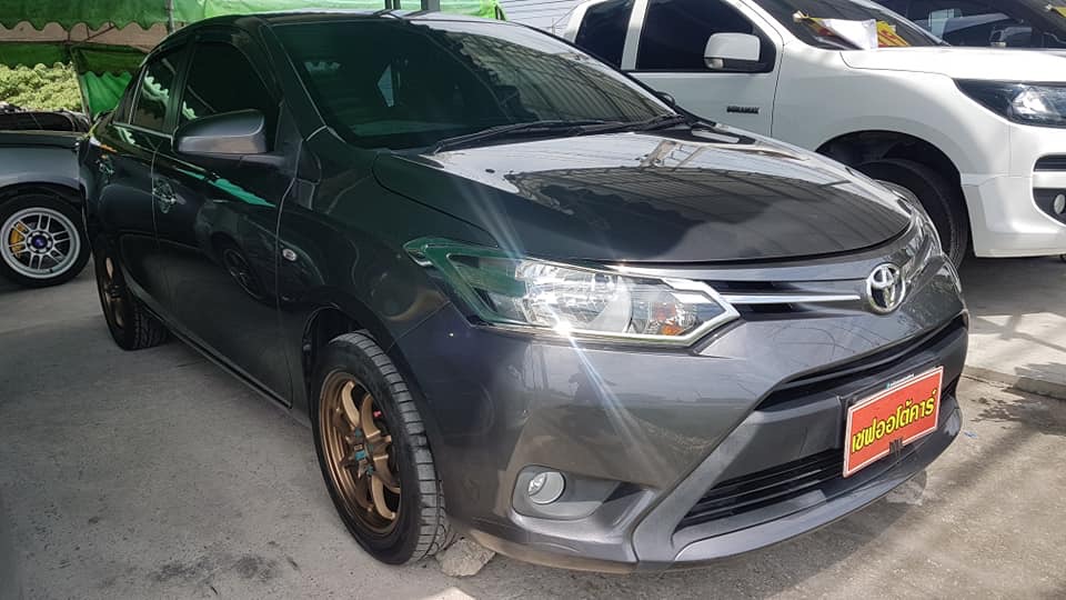 Toyota Vios ปี 2015 สีเทา