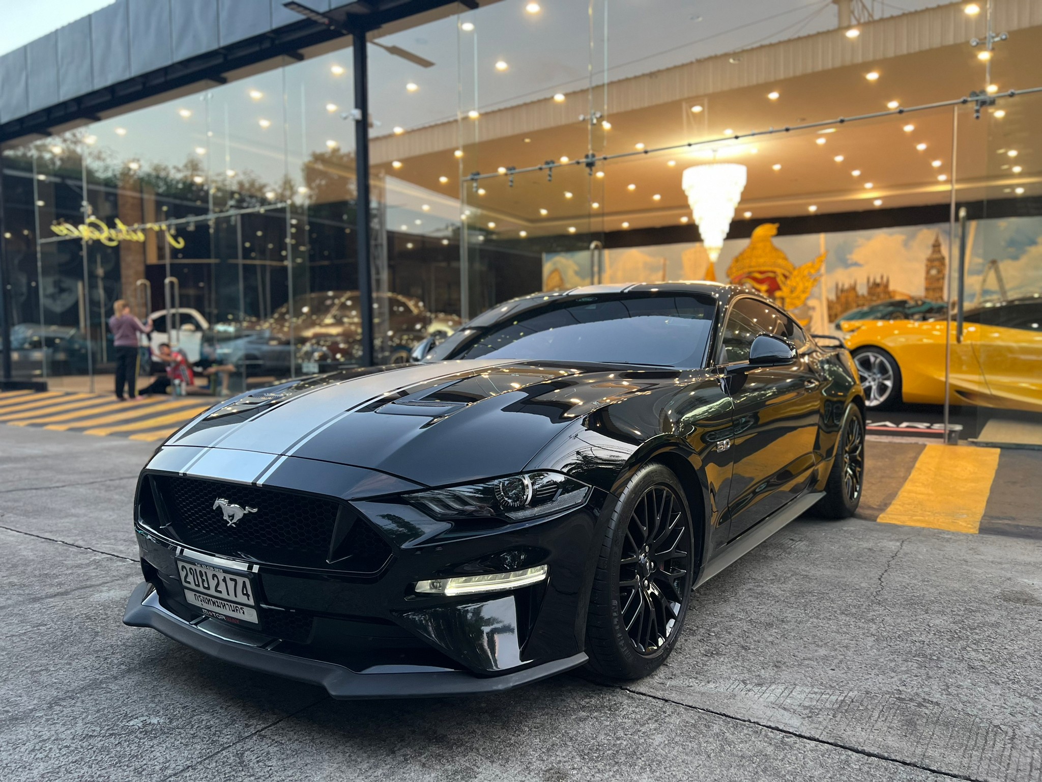 2020 Ford Mustang สีดำ (รูปที่ 15)
