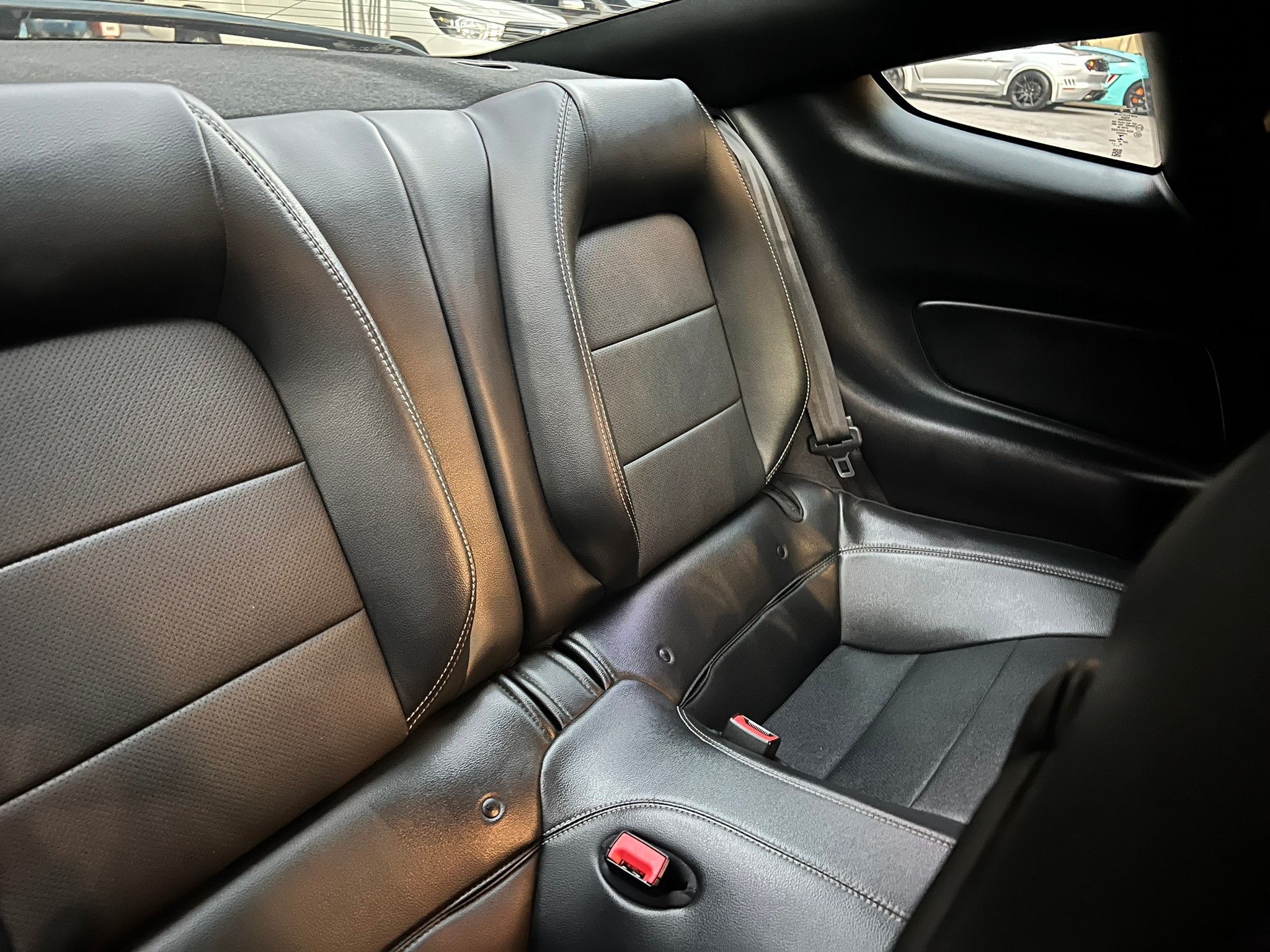 2020 Ford Mustang สีดำ (รูปที่ 17)