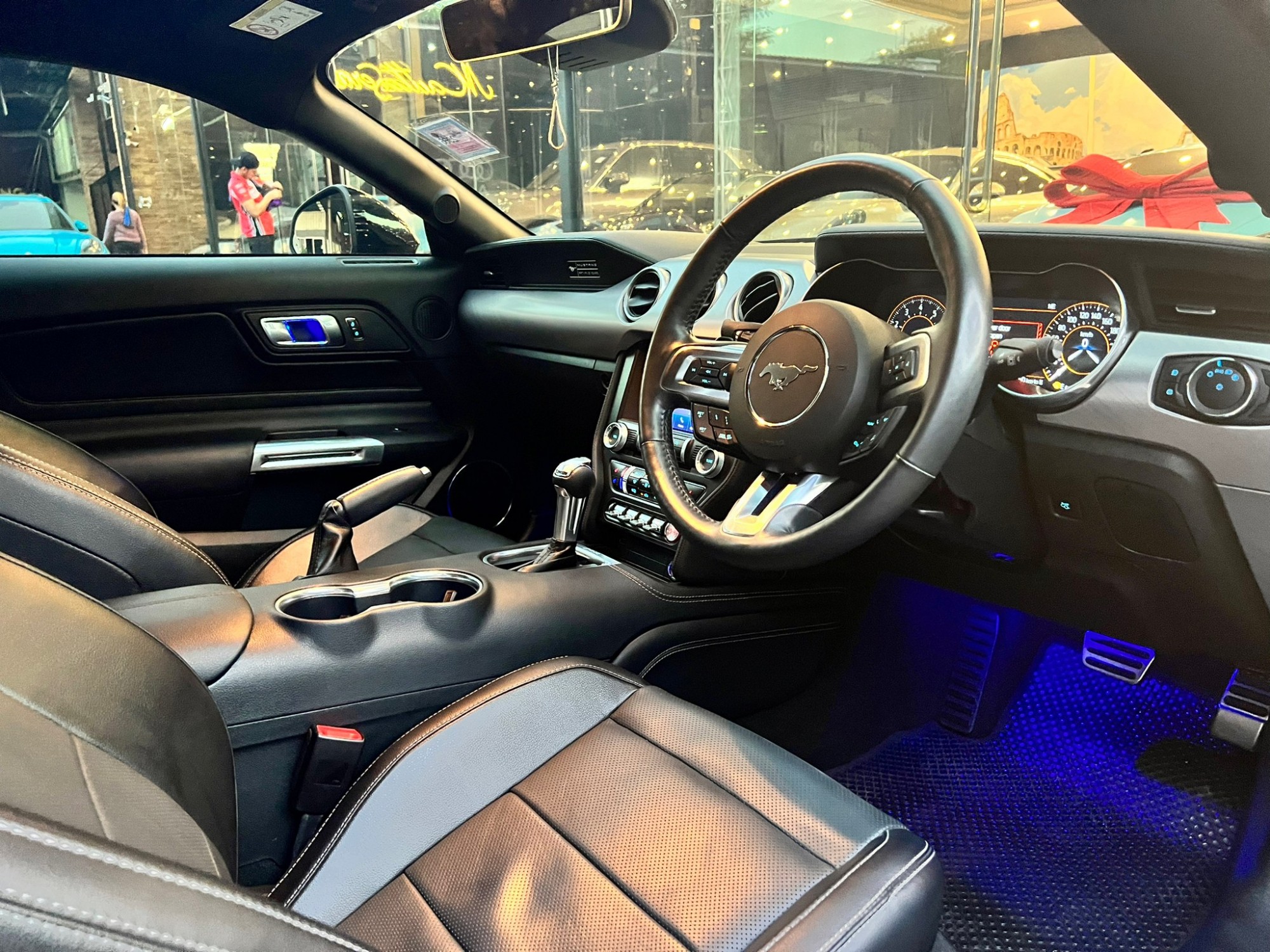 2020 Ford Mustang สีดำ (รูปที่ 12)