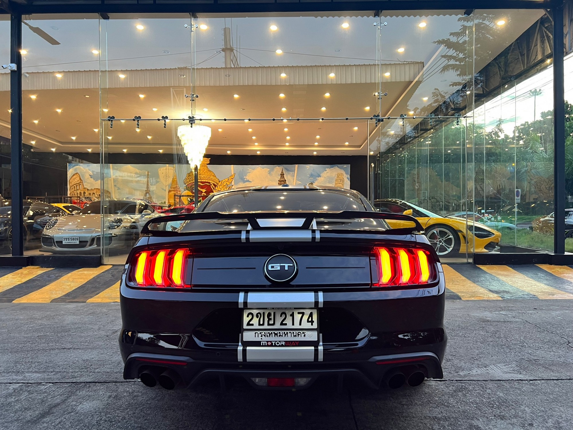 2020 Ford Mustang สีดำ (รูปที่ 3)
