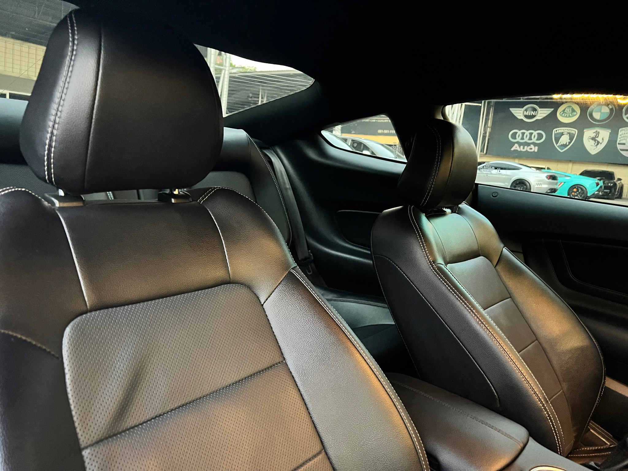 2020 Ford Mustang สีดำ (รูปที่ 11)