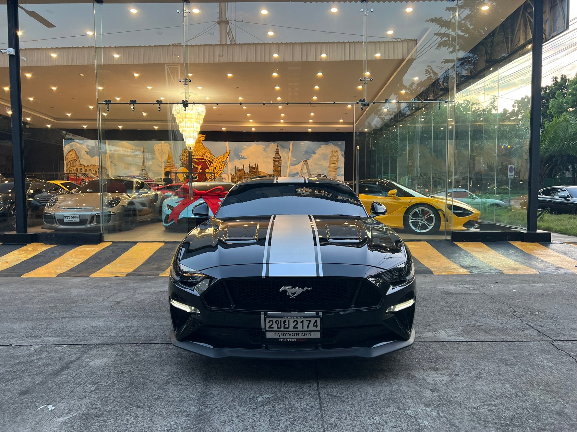 2020 Ford Mustang สีดำ (รูปที่ 5)
