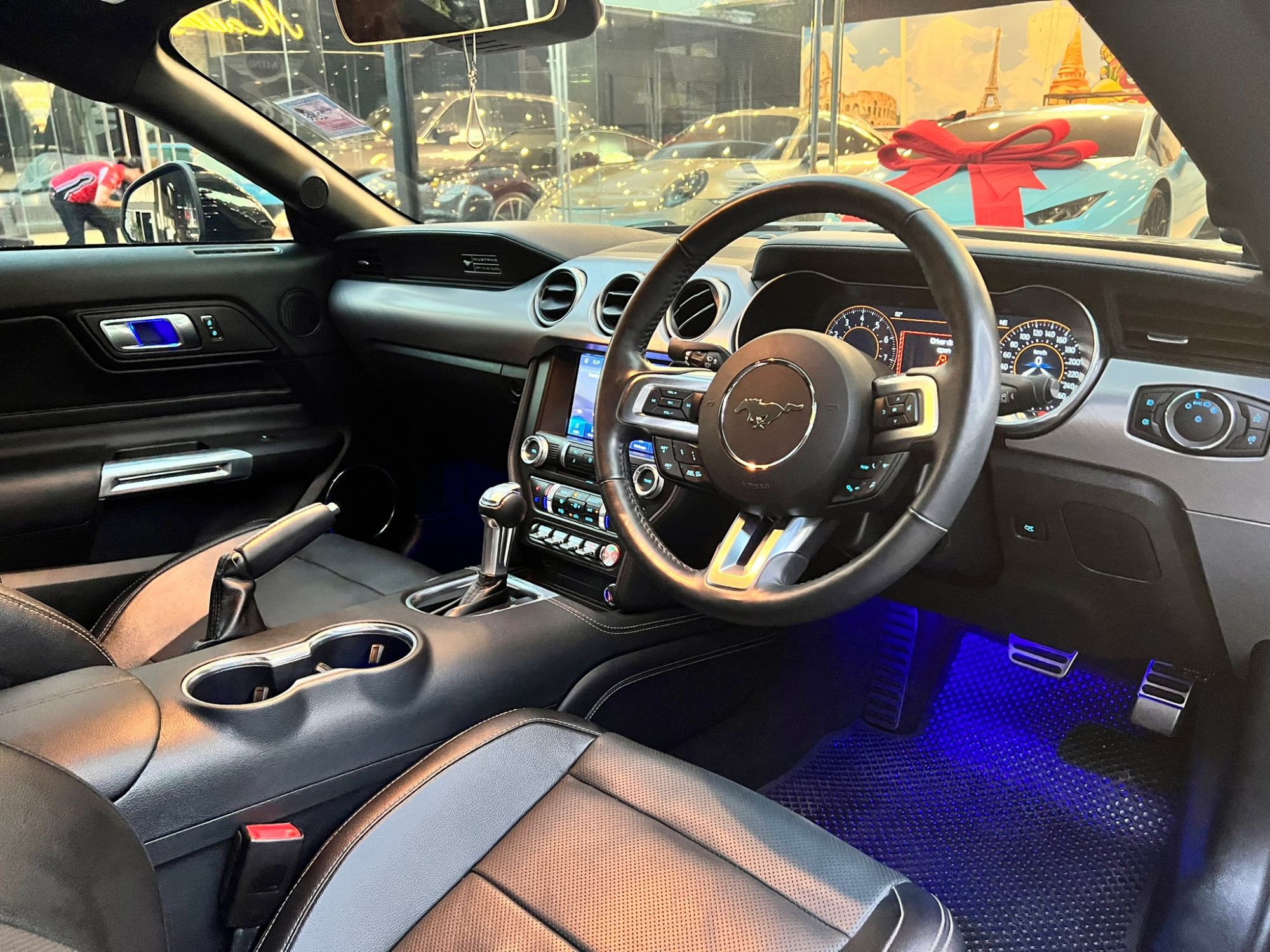 2020 Ford Mustang สีดำ (รูปที่ 6)