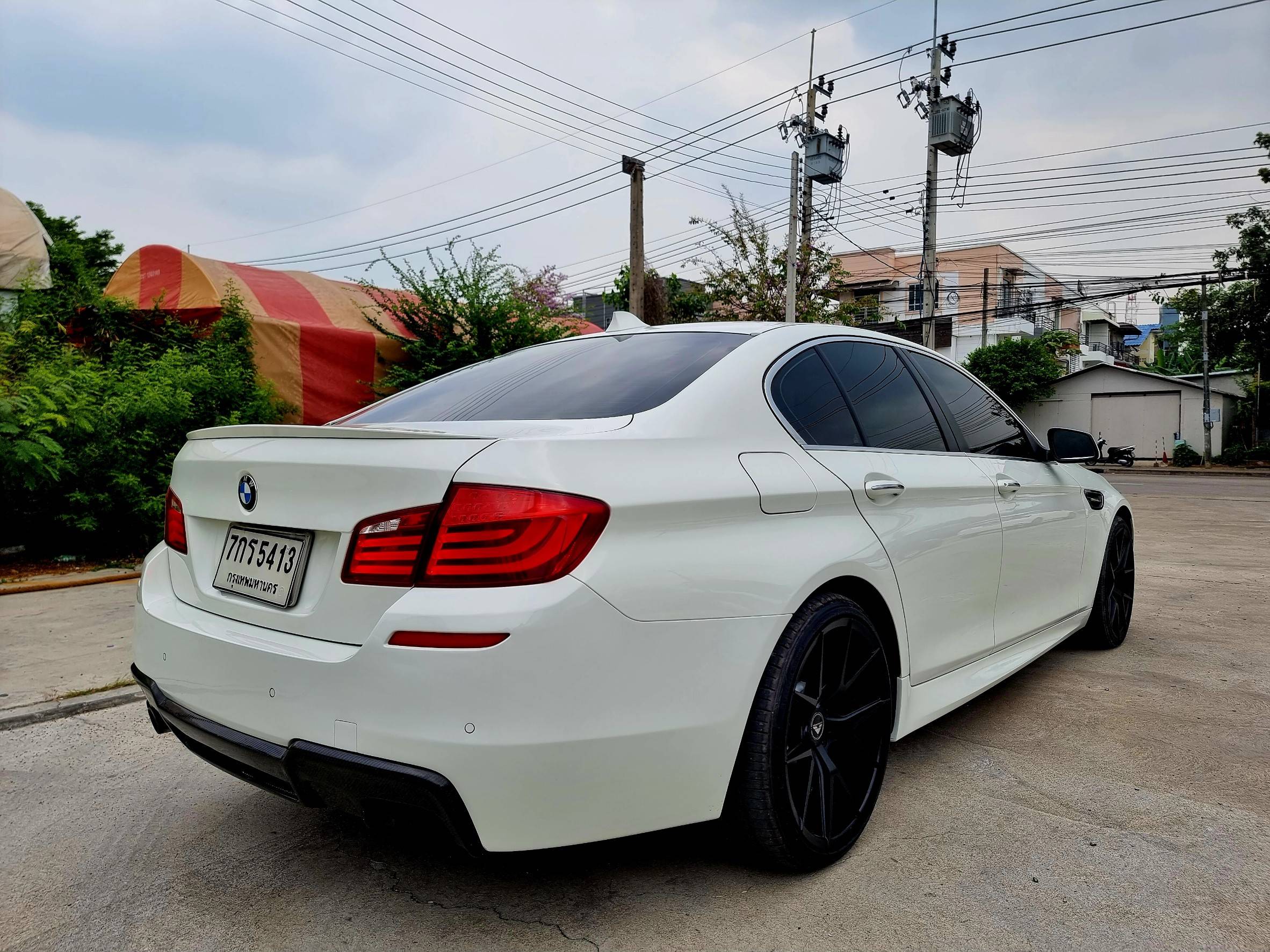 2011 BMW 5 Series F10 523i สีขาว (รูปที่ 6)