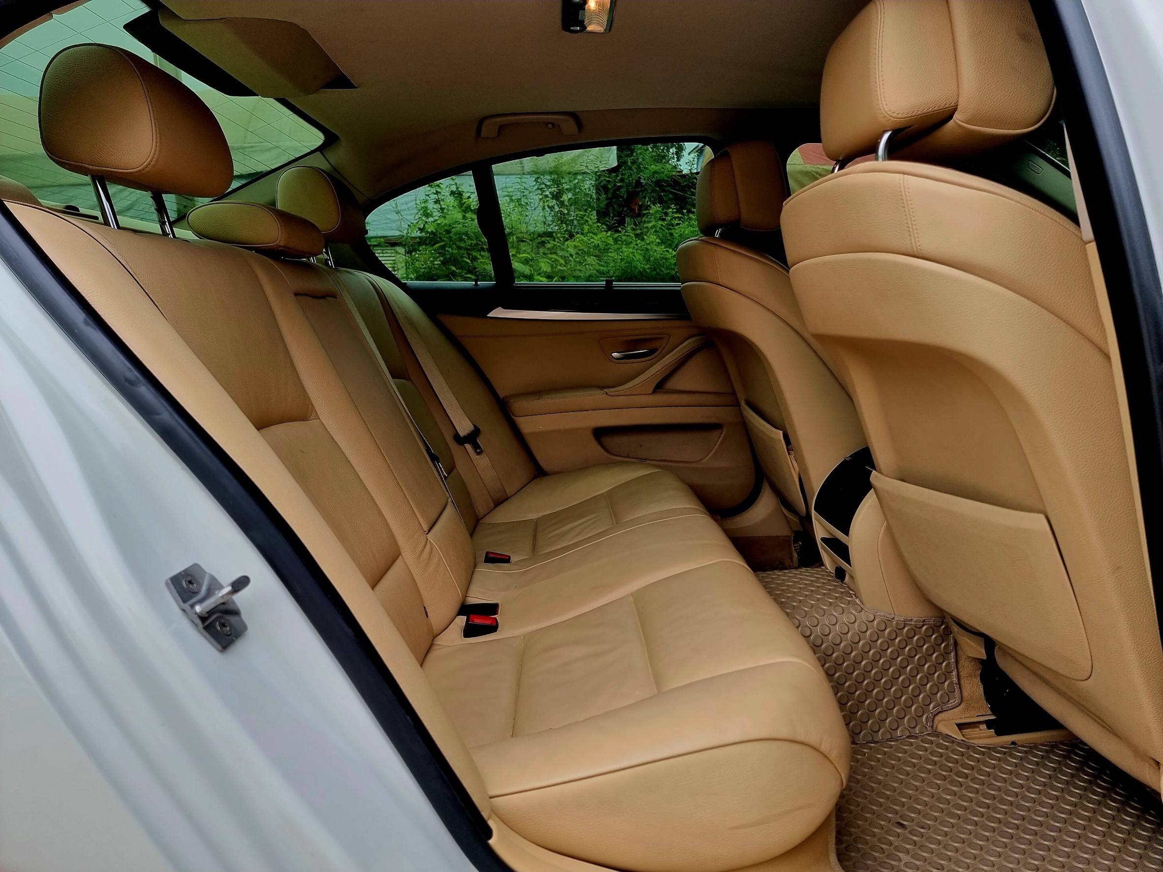2011 BMW 5 Series F10 523i สีขาว (รูปที่ 16)
