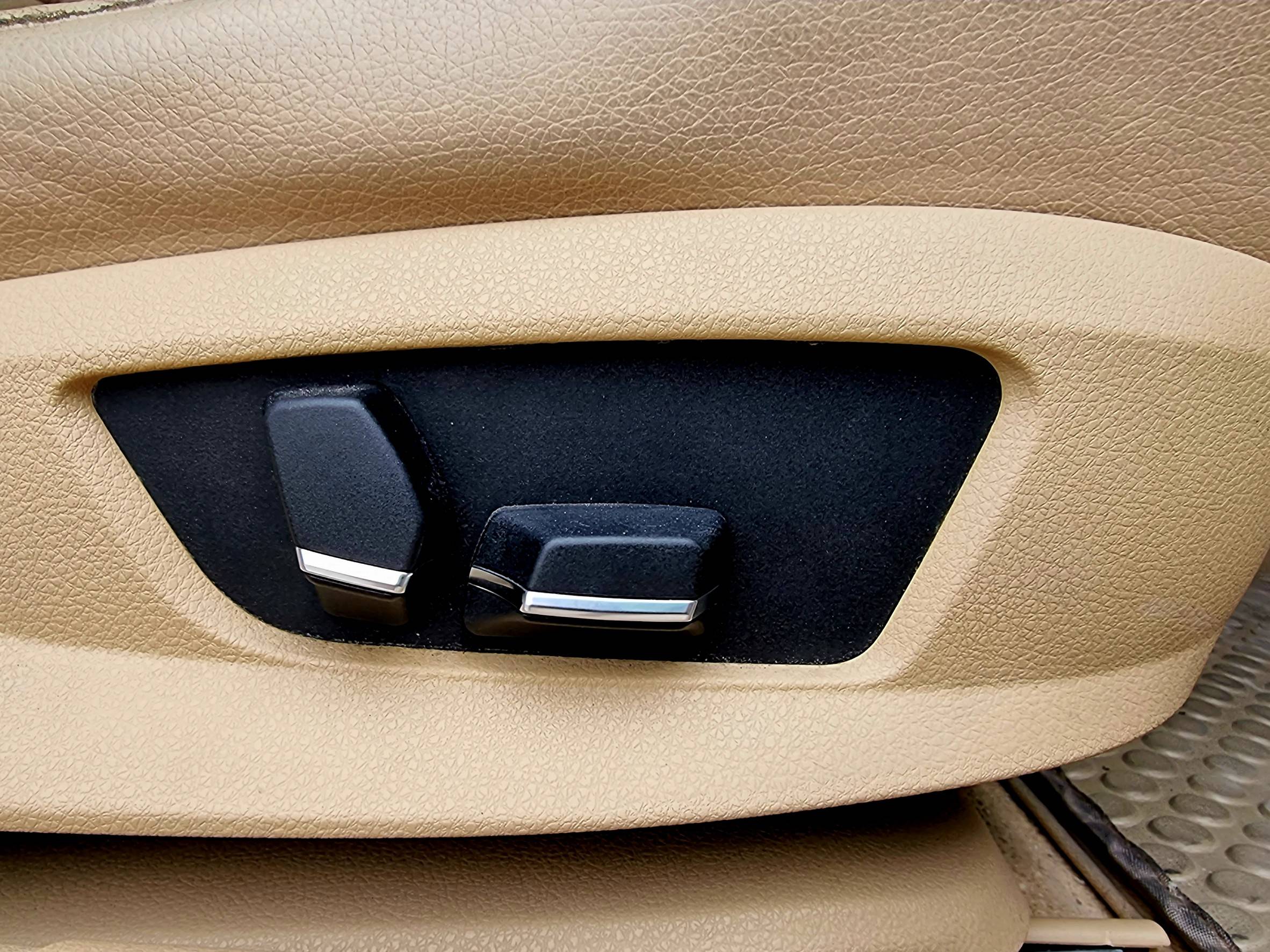 2011 BMW 5 Series F10 523i สีขาว (รูปที่ 13)