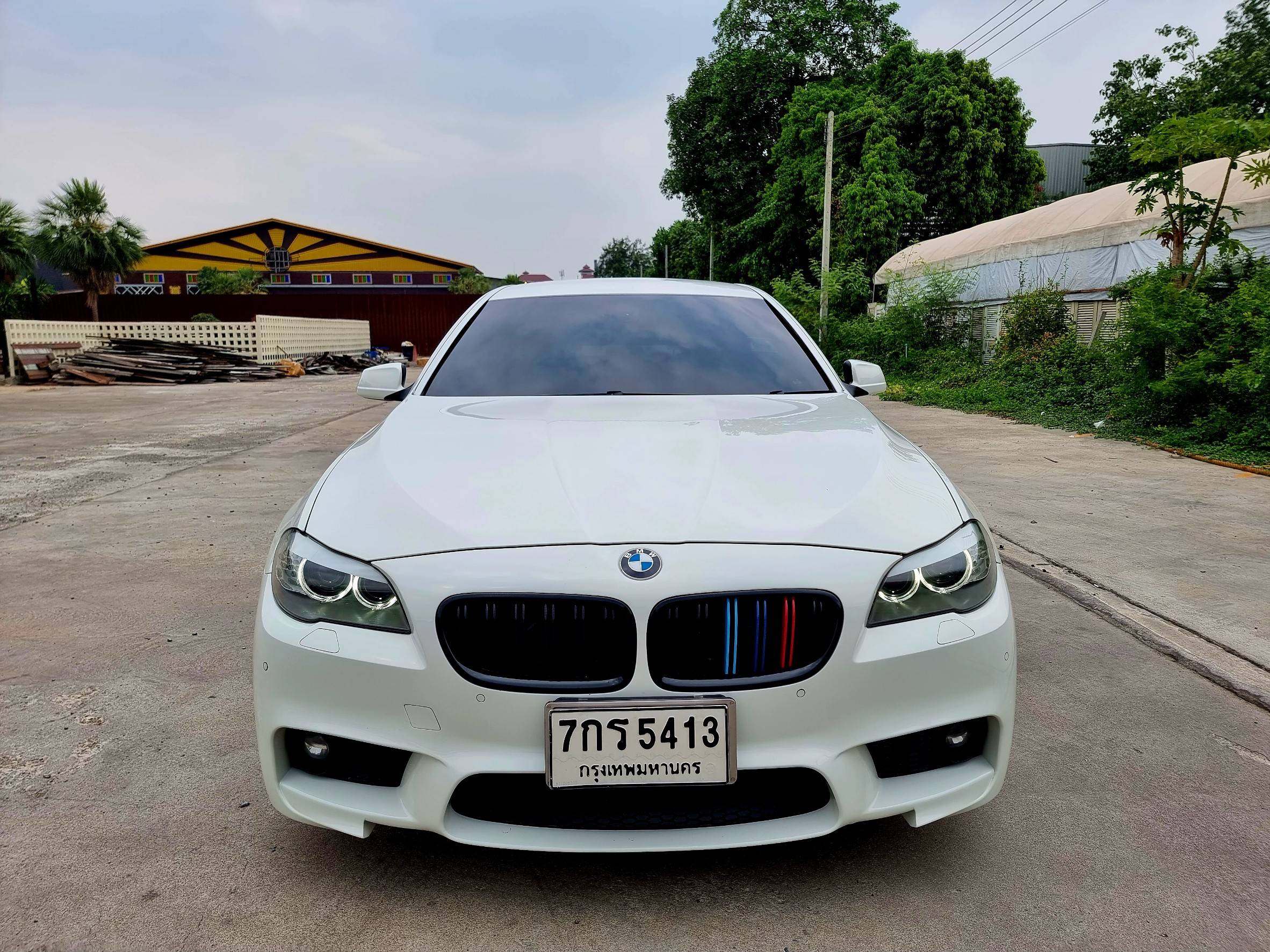 2011 BMW 5 Series F10 523i สีขาว