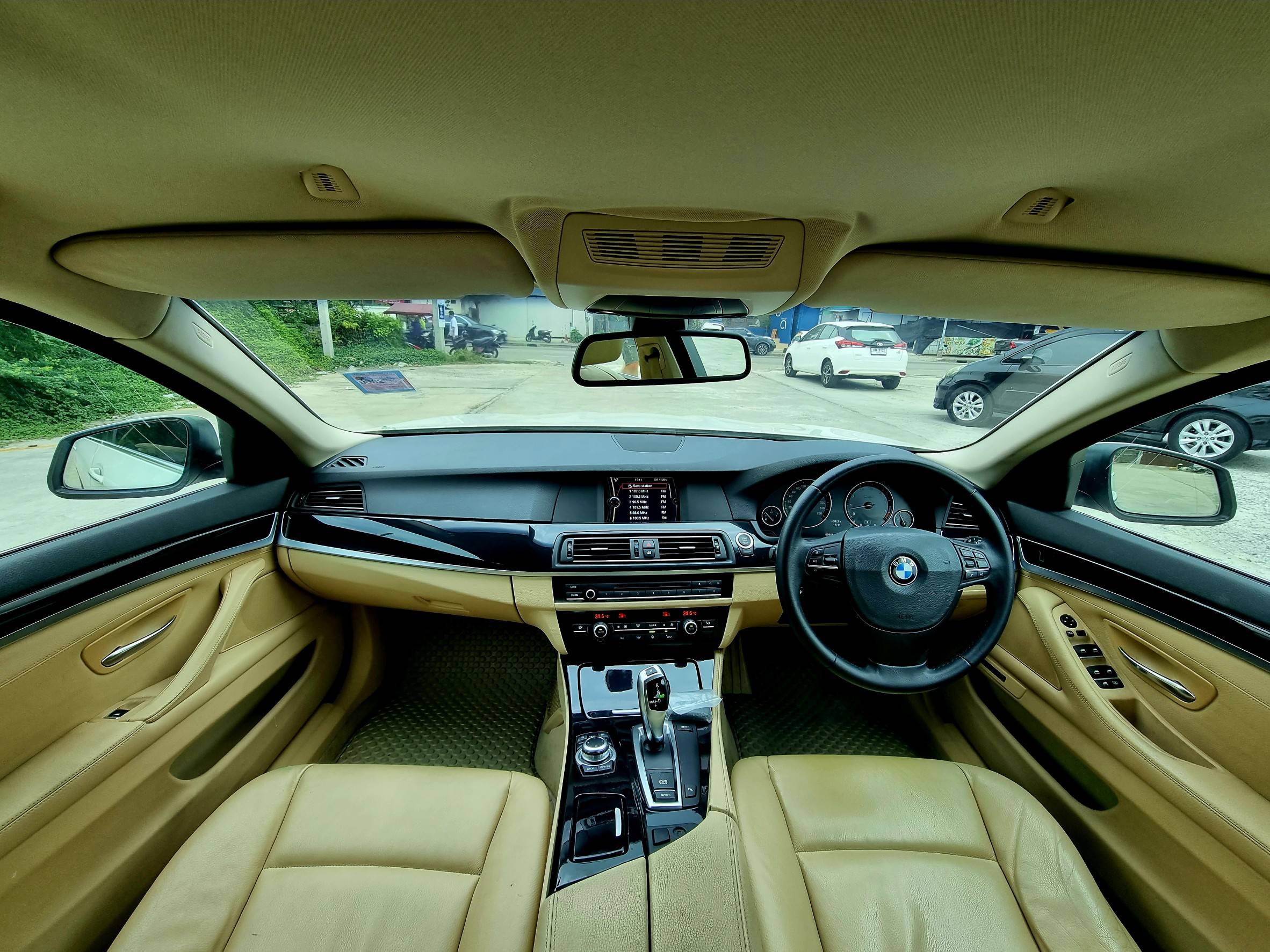 2011 BMW 5 Series F10 523i สีขาว (รูปที่ 14)