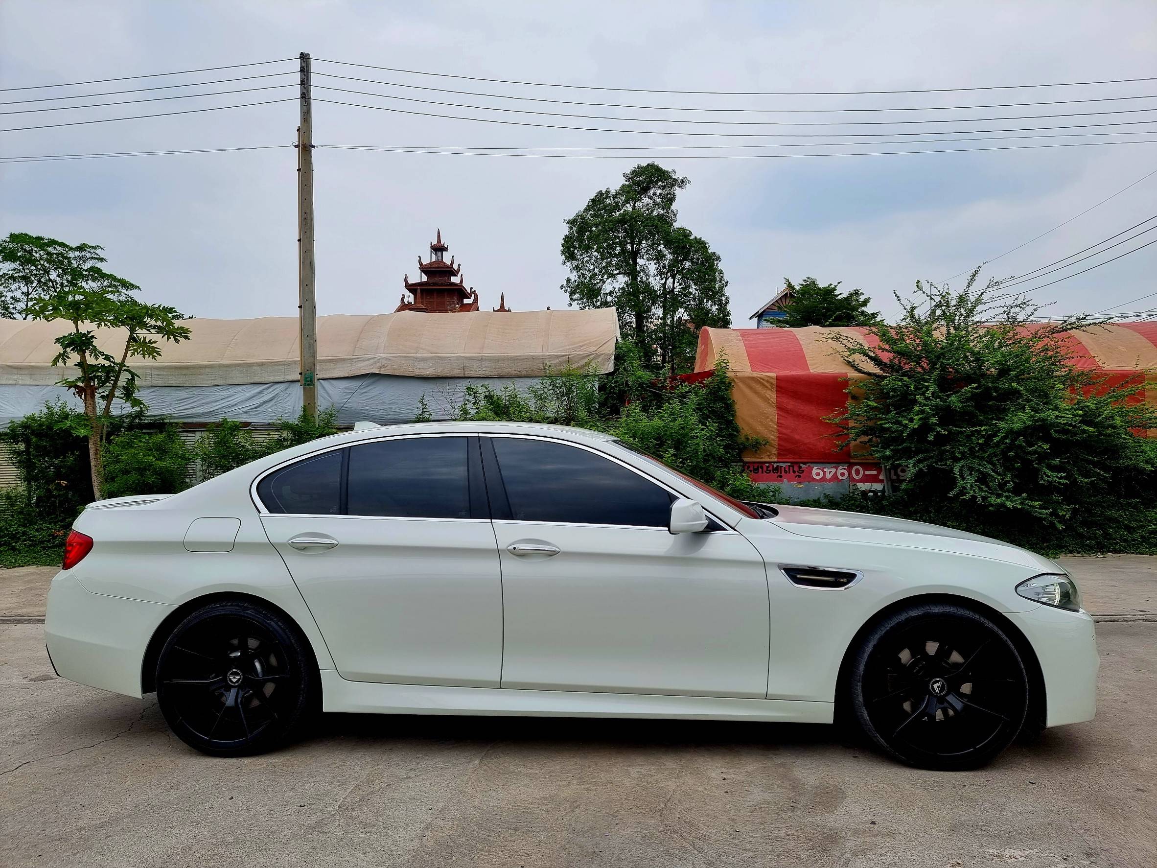 2011 BMW 5 Series F10 523i สีขาว (รูปที่ 5)