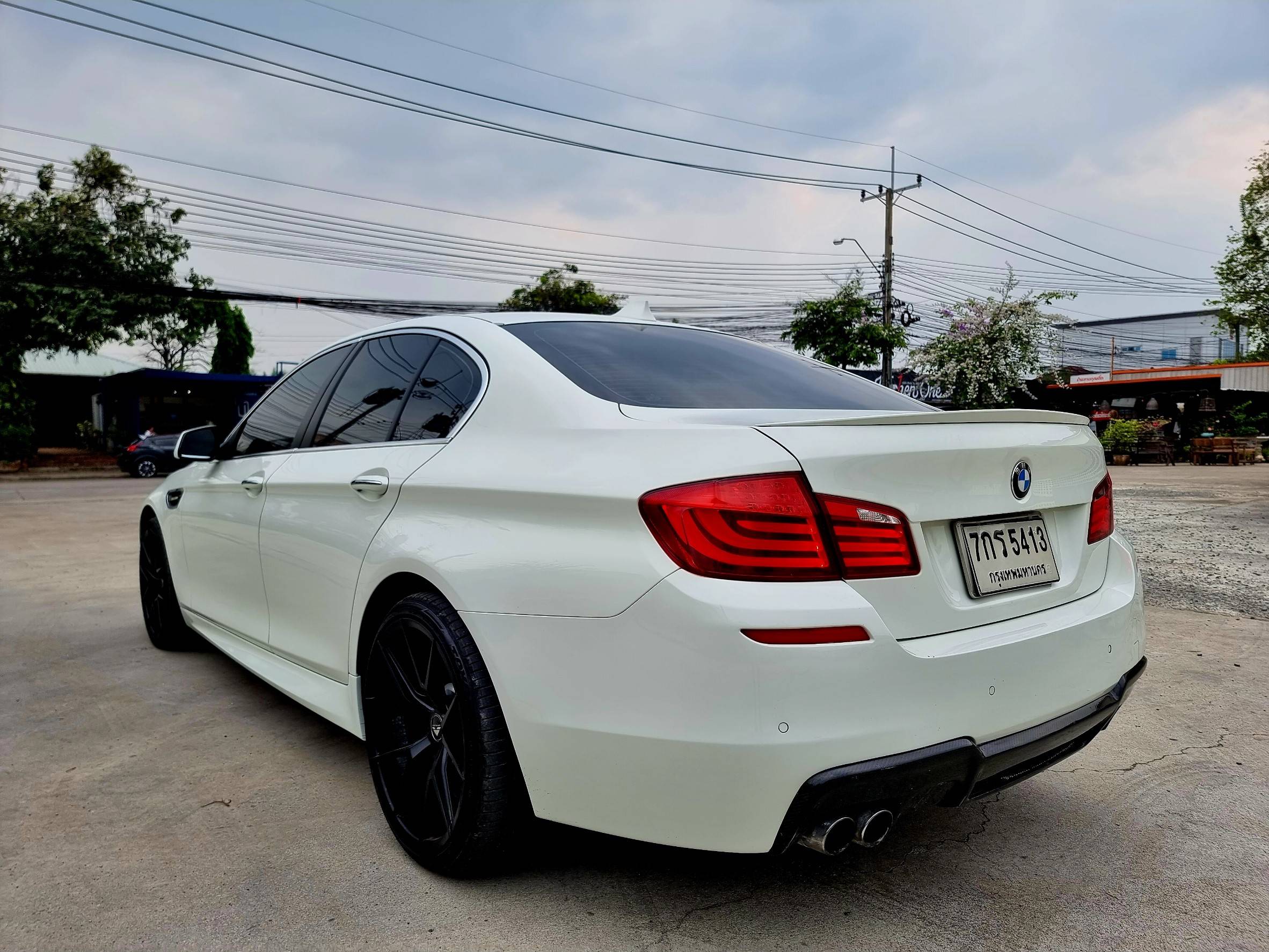 2011 BMW 5 Series F10 523i สีขาว