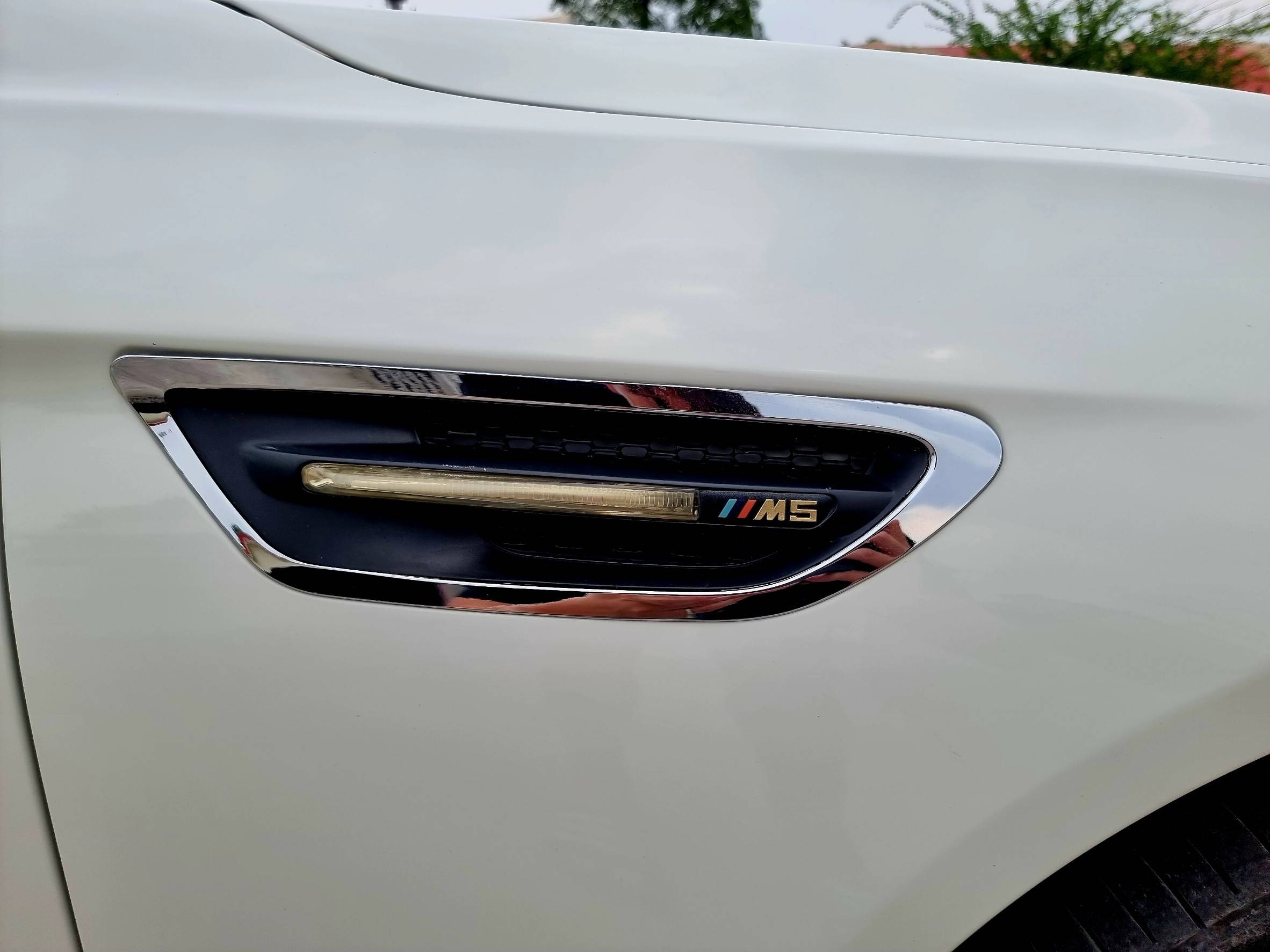 2011 BMW 5 Series F10 523i สีขาว (รูปที่ 9)