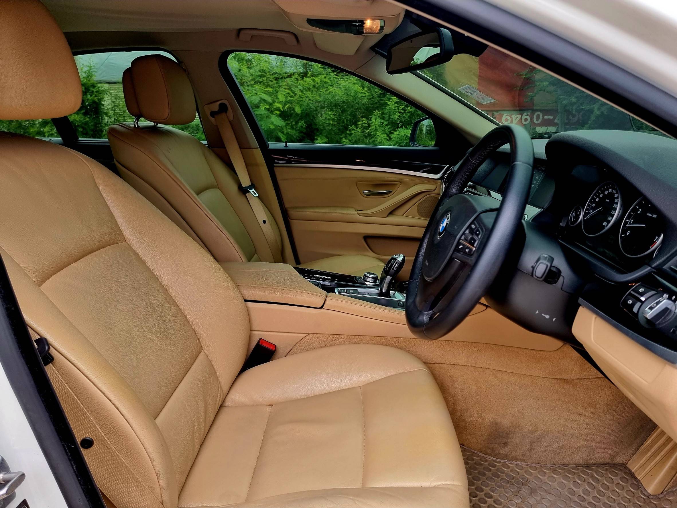 2011 BMW 5 Series F10 523i สีขาว (รูปที่ 12)