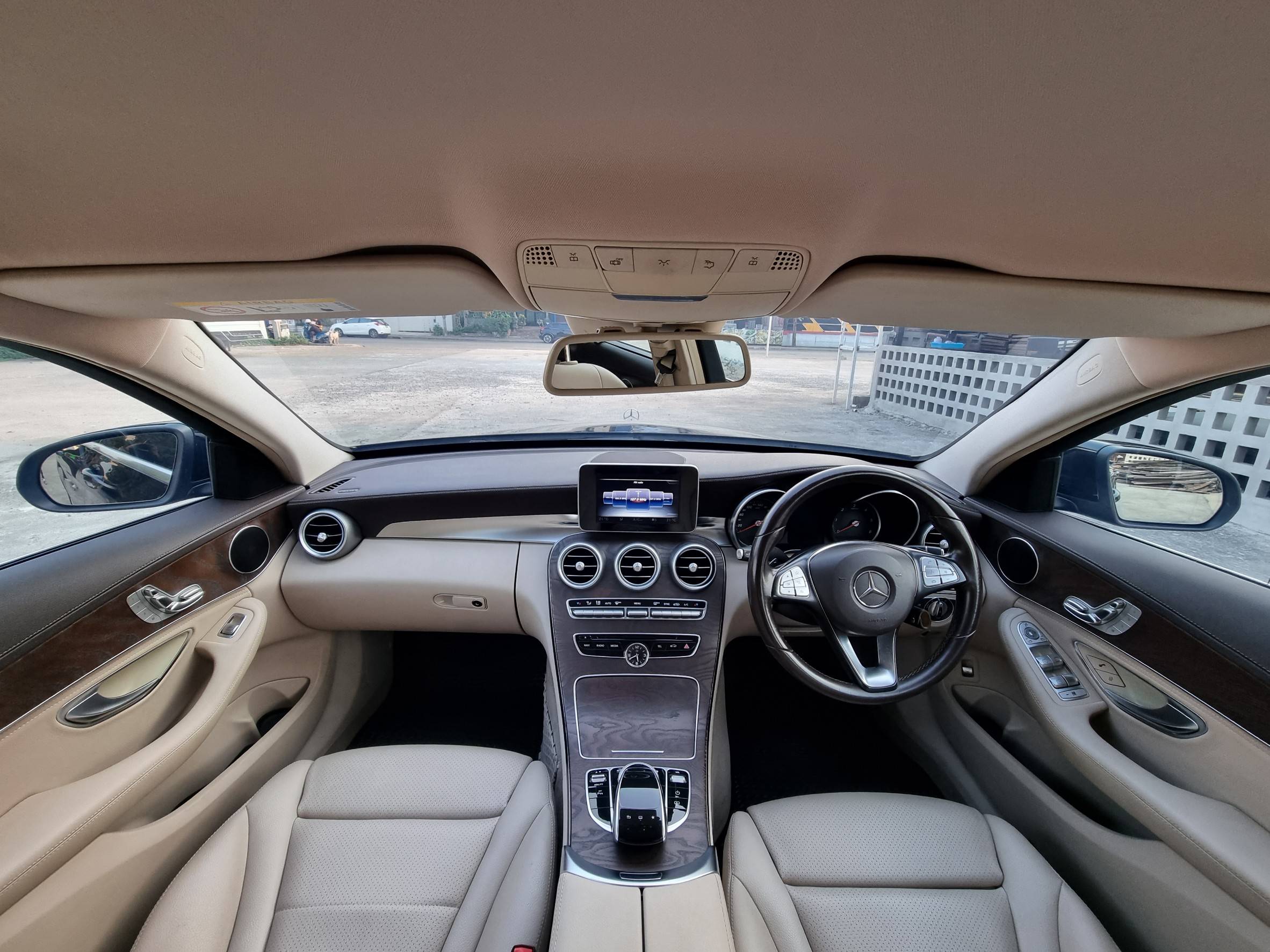 2016 Mercedes-Benz C-Class W205 C300 สีดำ (รูปที่ 11)