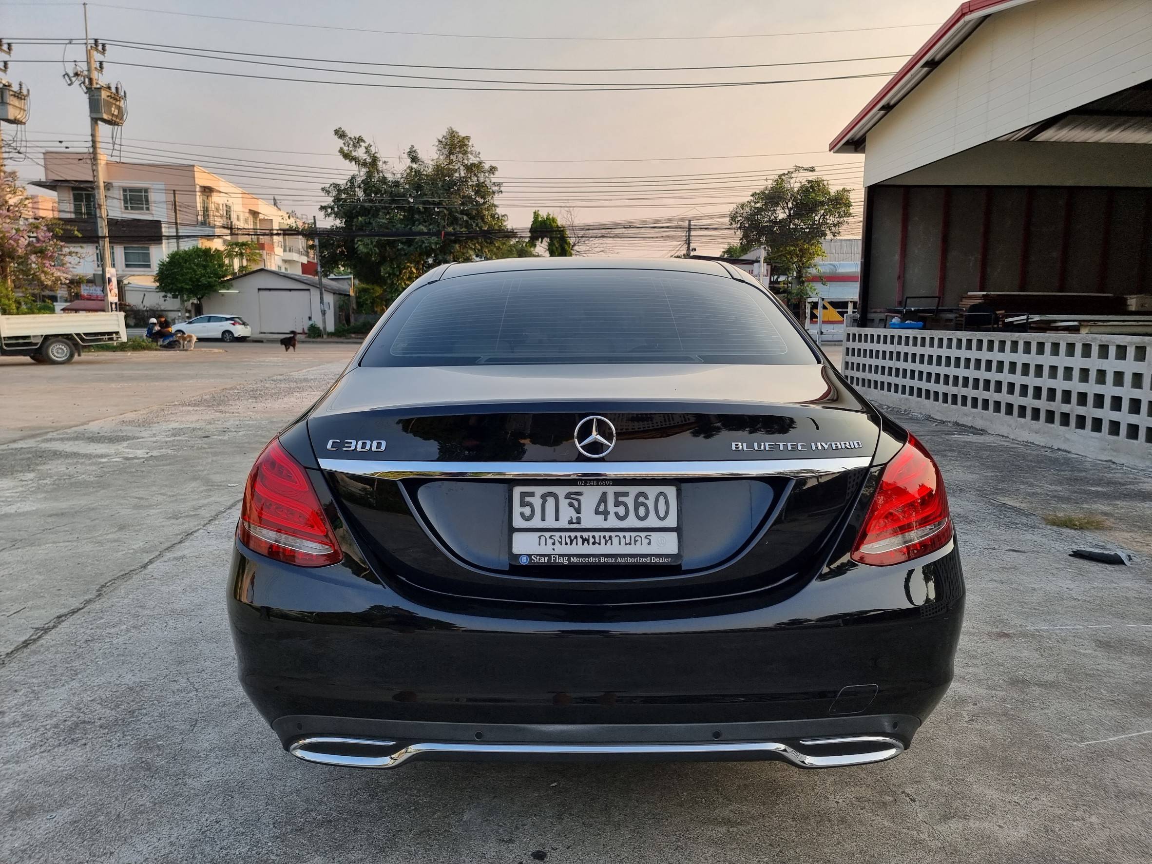 2016 Mercedes-Benz C-Class W205 C300 สีดำ (รูปที่ 6)