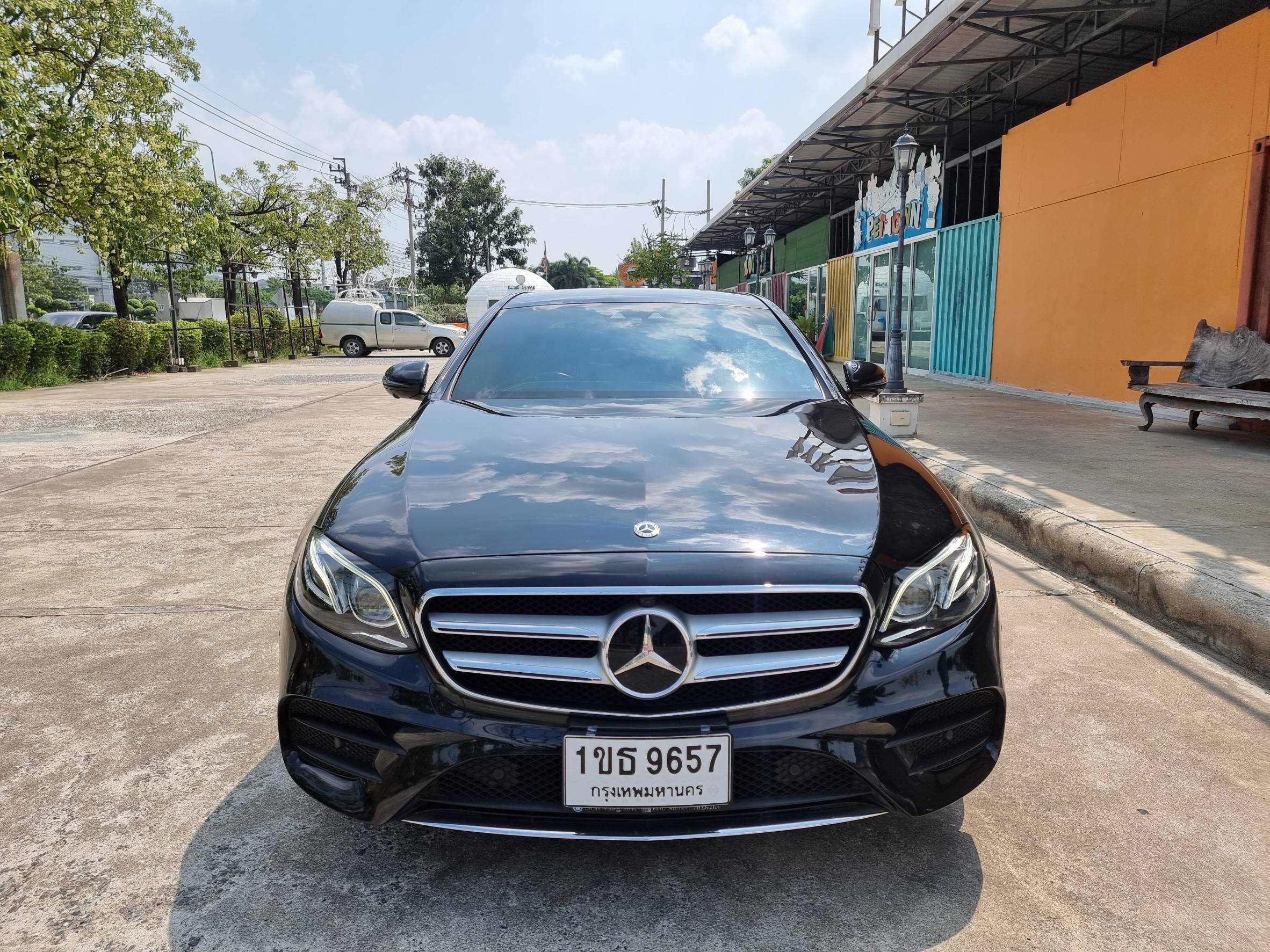 2018 Mercedes-Benz E-Class W213 E350 สีดำ (รูปที่ 2)