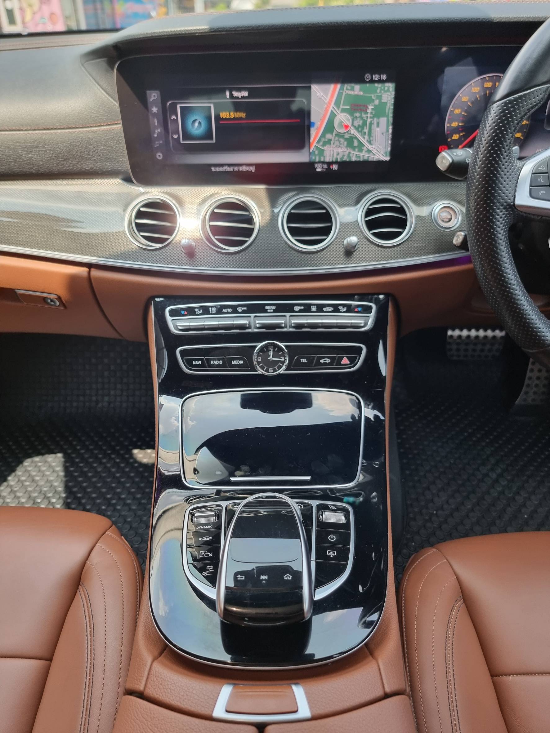2018 Mercedes-Benz E-Class W213 E350 สีดำ (รูปที่ 15)