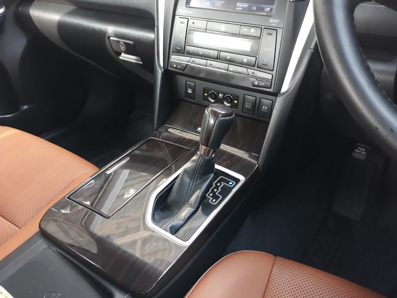 2018 Toyota Camry ไมเนอร์เชนจ์ สีเทา (รูปที่ 12)