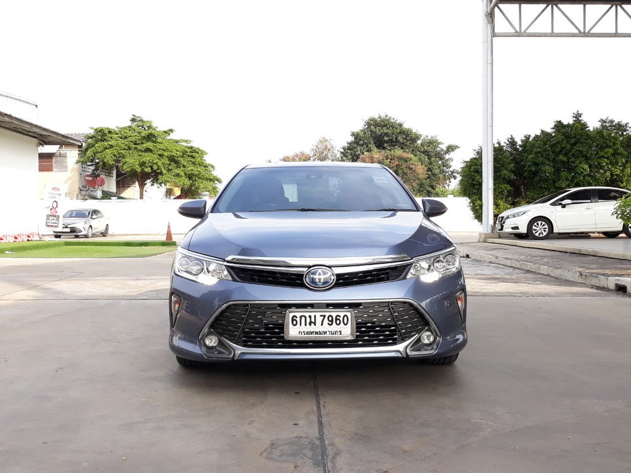 2018 Toyota Camry ไมเนอร์เชนจ์ สีเทา (รูปที่ 2)