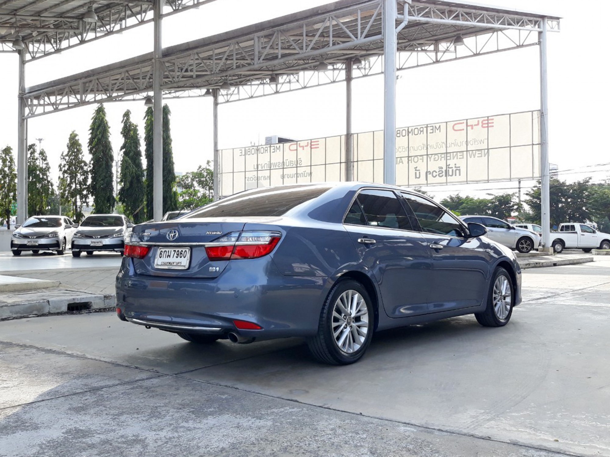 2018 Toyota Camry ไมเนอร์เชนจ์ สีเทา (รูปที่ 4)