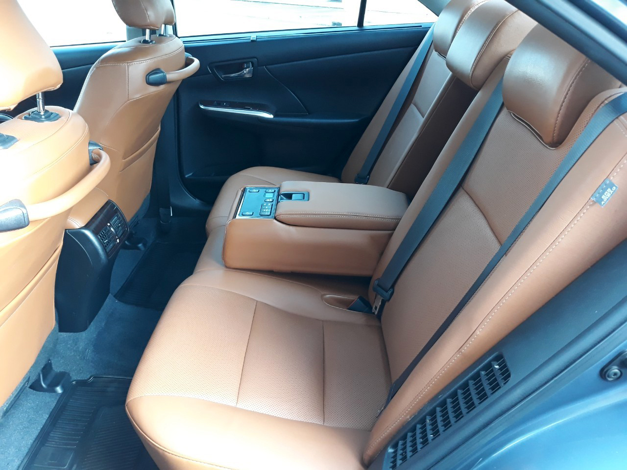 2018 Toyota Camry ไมเนอร์เชนจ์ สีเทา (รูปที่ 14)