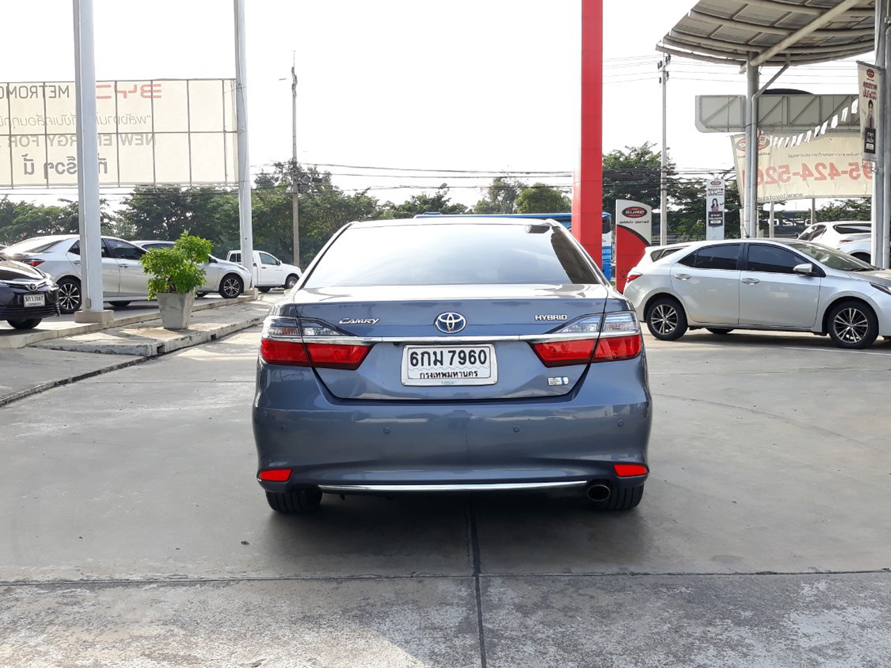 2018 Toyota Camry ไมเนอร์เชนจ์ สีเทา (รูปที่ 5)