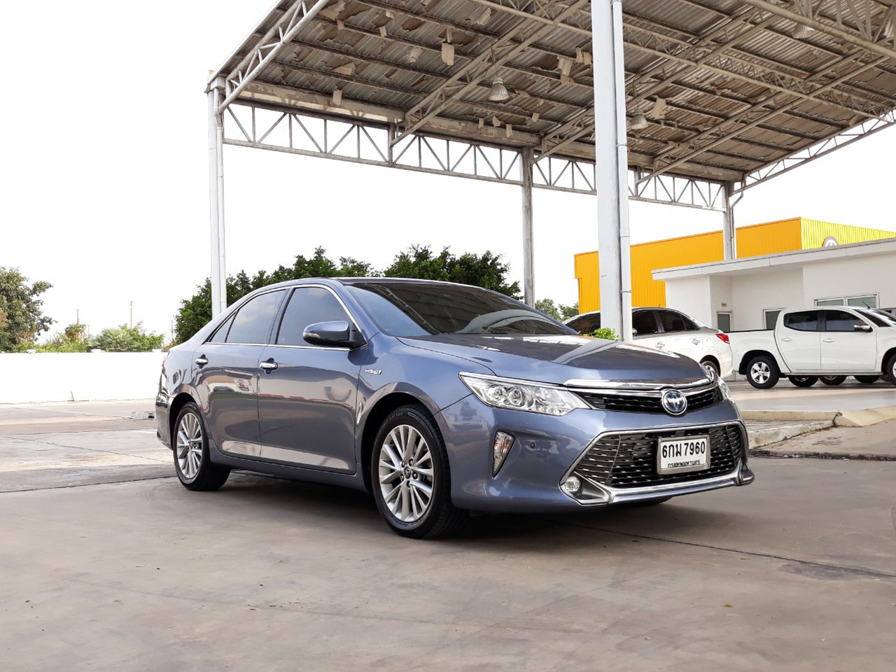 2018 Toyota Camry ไมเนอร์เชนจ์ สีเทา (รูปที่ 3)