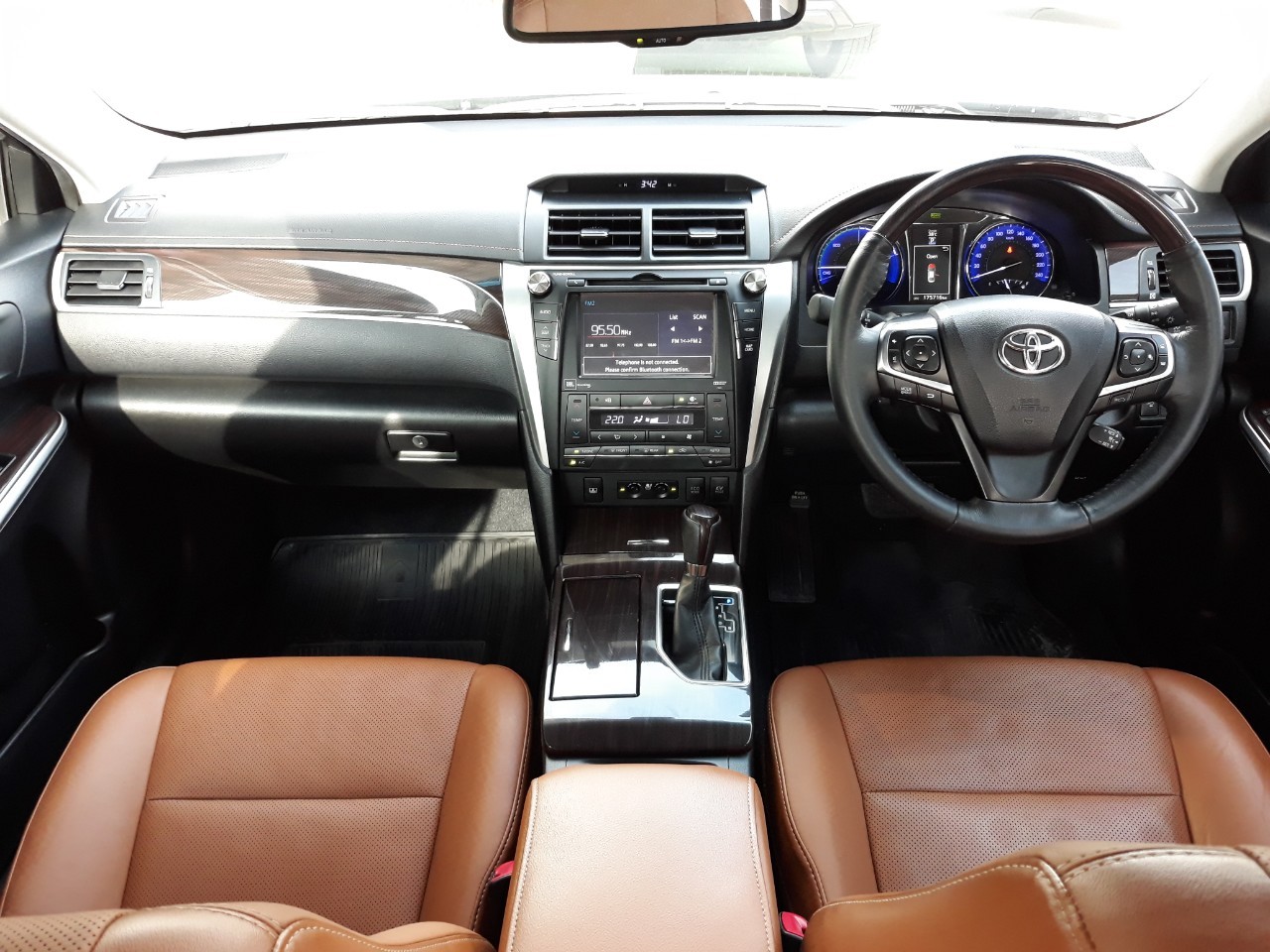2018 Toyota Camry ไมเนอร์เชนจ์ สีเทา (รูปที่ 10)