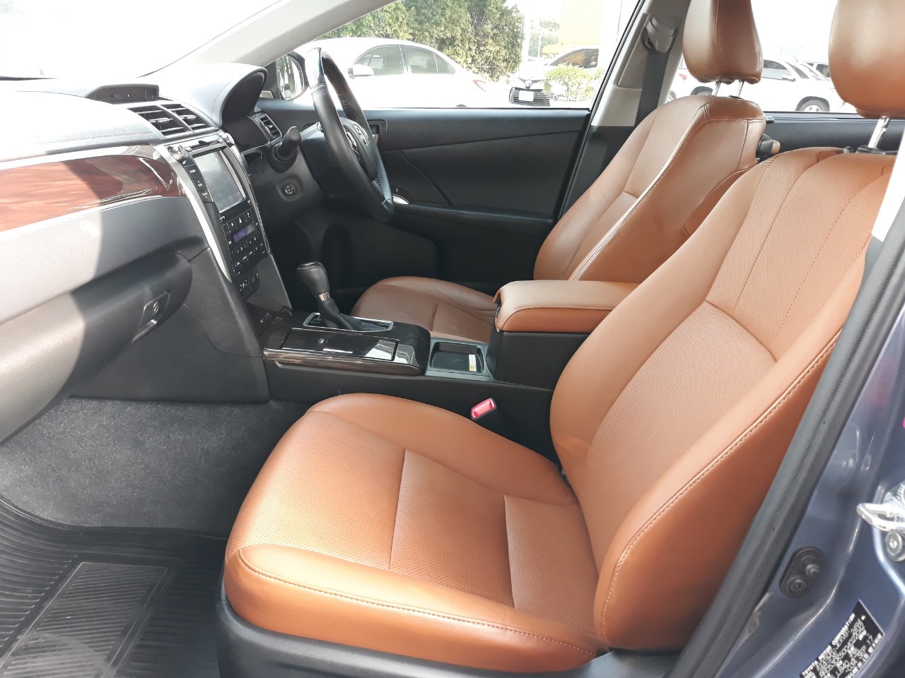 2018 Toyota Camry ไมเนอร์เชนจ์ สีเทา (รูปที่ 13)