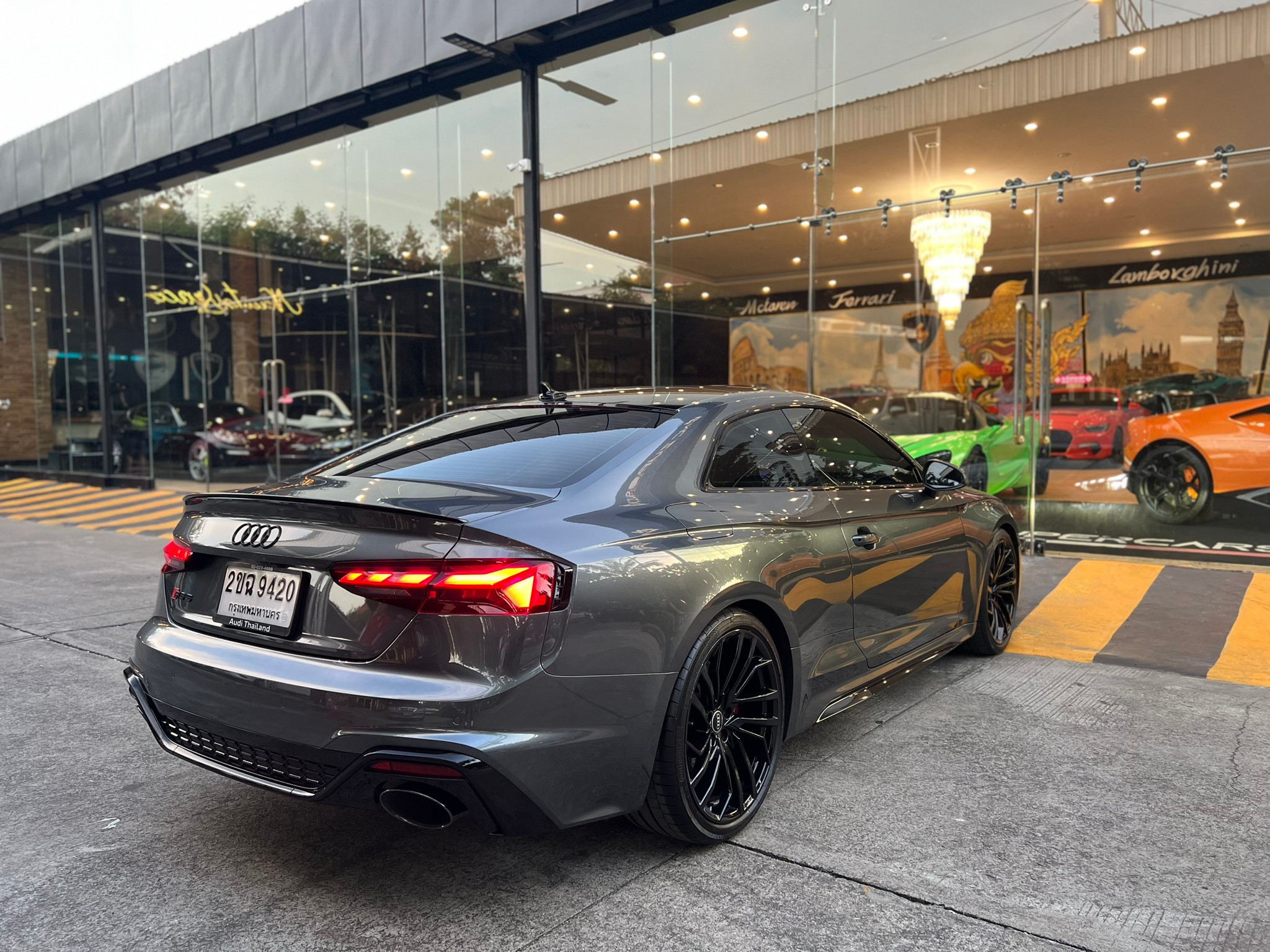 2022 Audi RS5 Coupe สีเทา (รูปที่ 4)