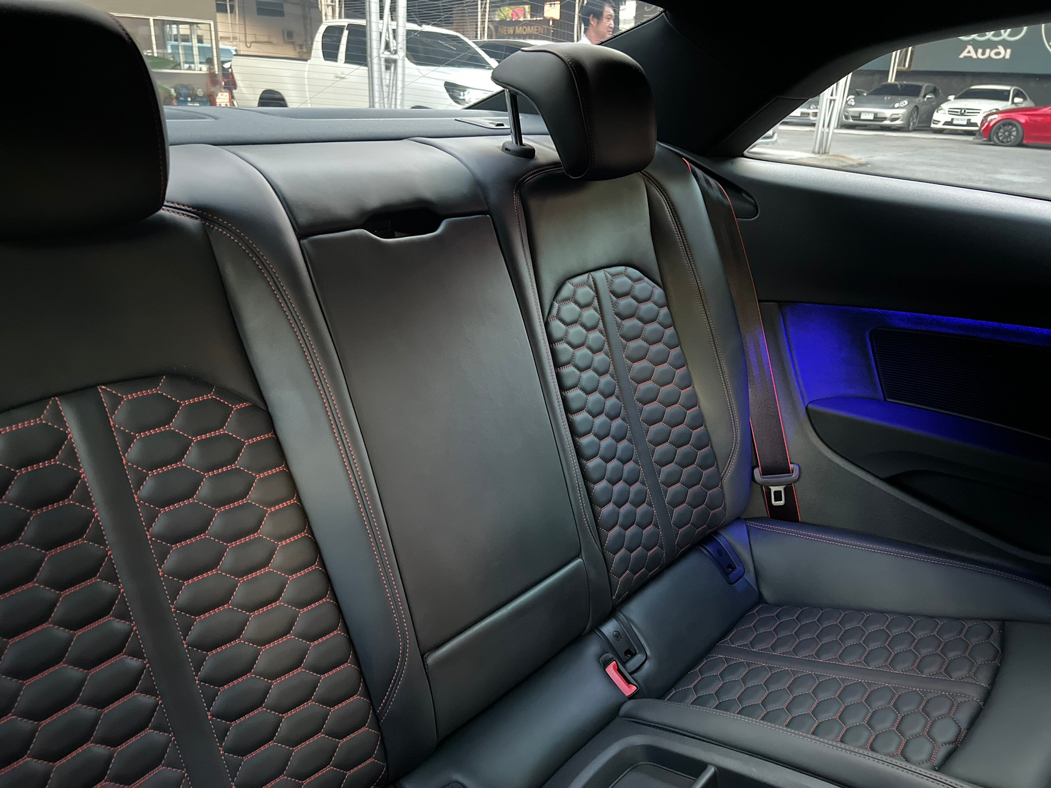 2022 Audi RS5 Coupe สีเทา (รูปที่ 18)