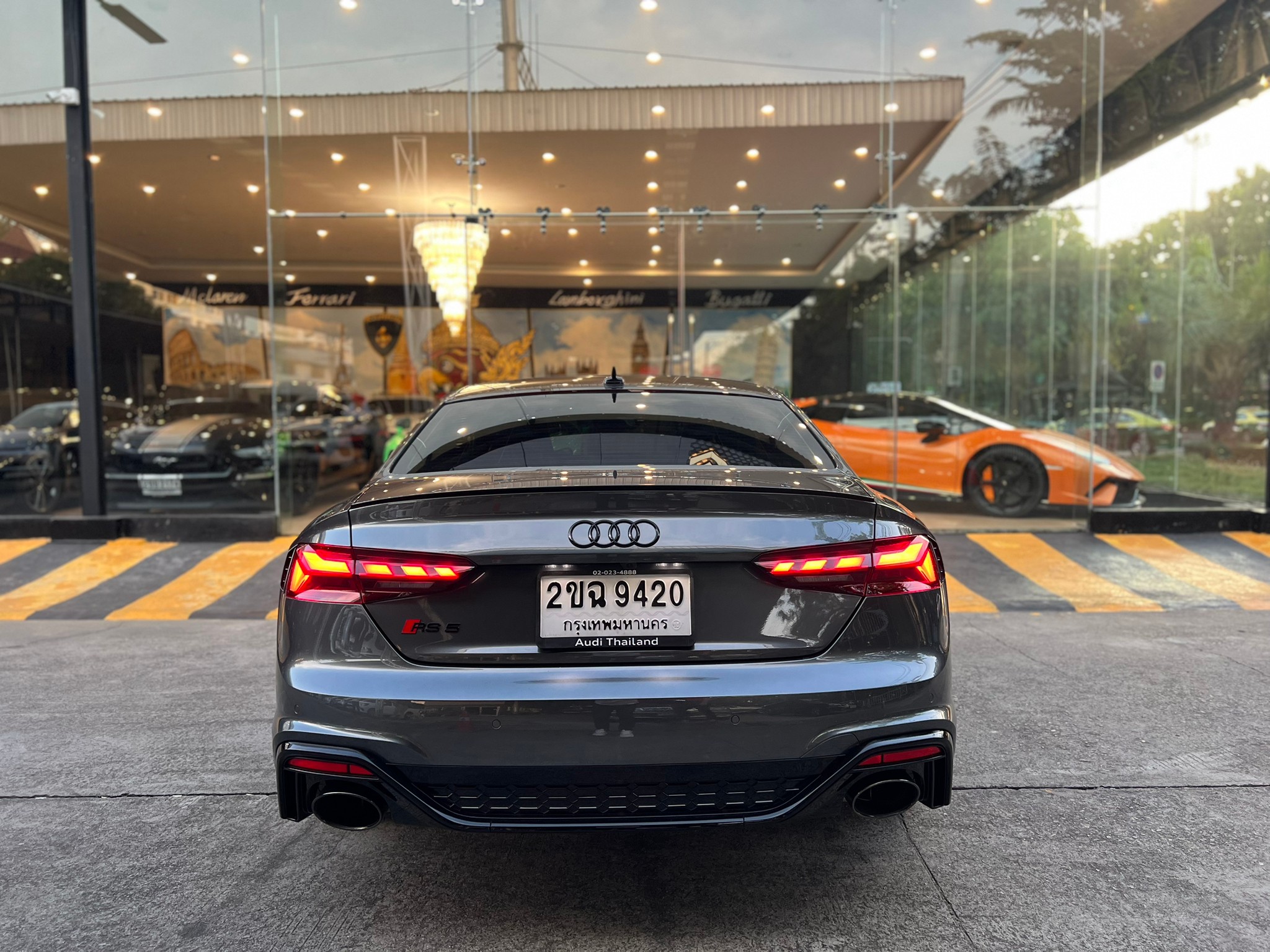 2022 Audi RS5 Coupe สีเทา (รูปที่ 8)