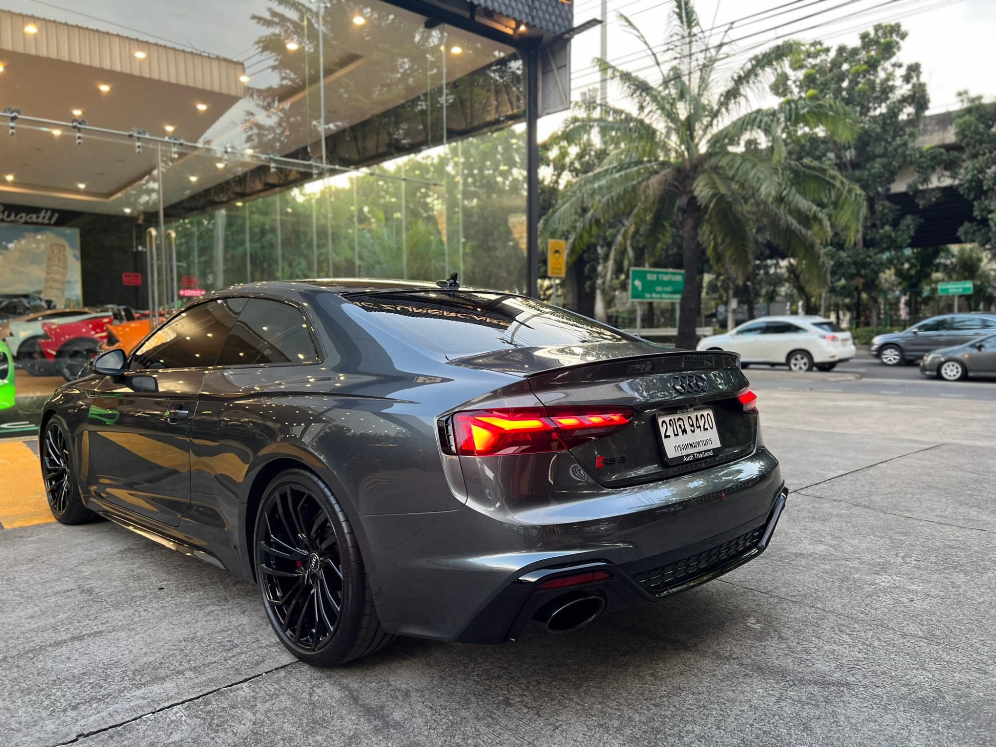 2022 Audi RS5 Coupe สีเทา (รูปที่ 3)